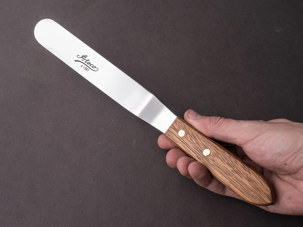 Ateco - Pastry Spatula - 8" Offset - Rounded Tip - Wood Handle - Image 4