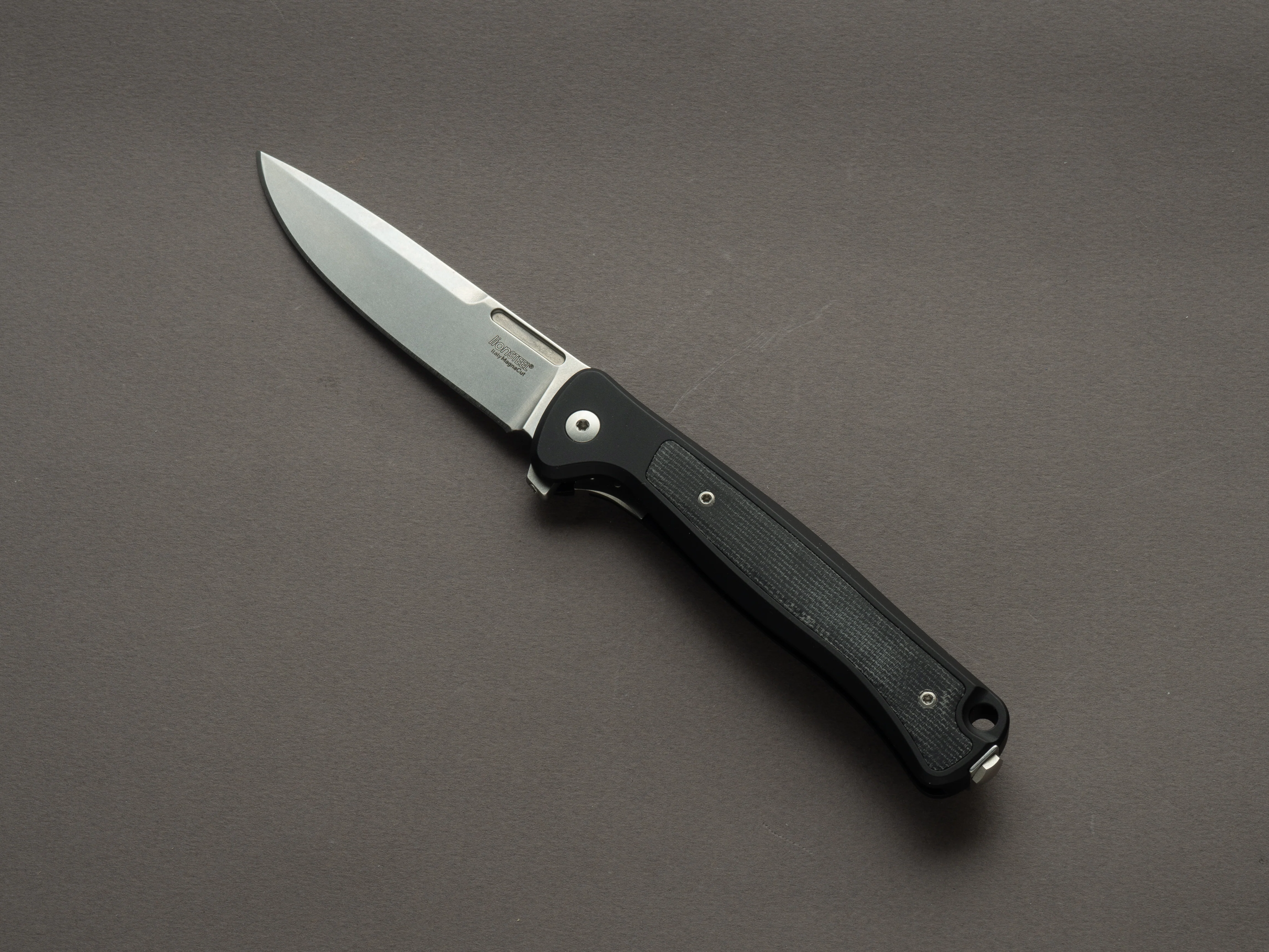 lionSTEEL - SOLID Folding Knife - Frame Lock - Skinny - MagnaCut - 85mm - Black Aluminum Handle