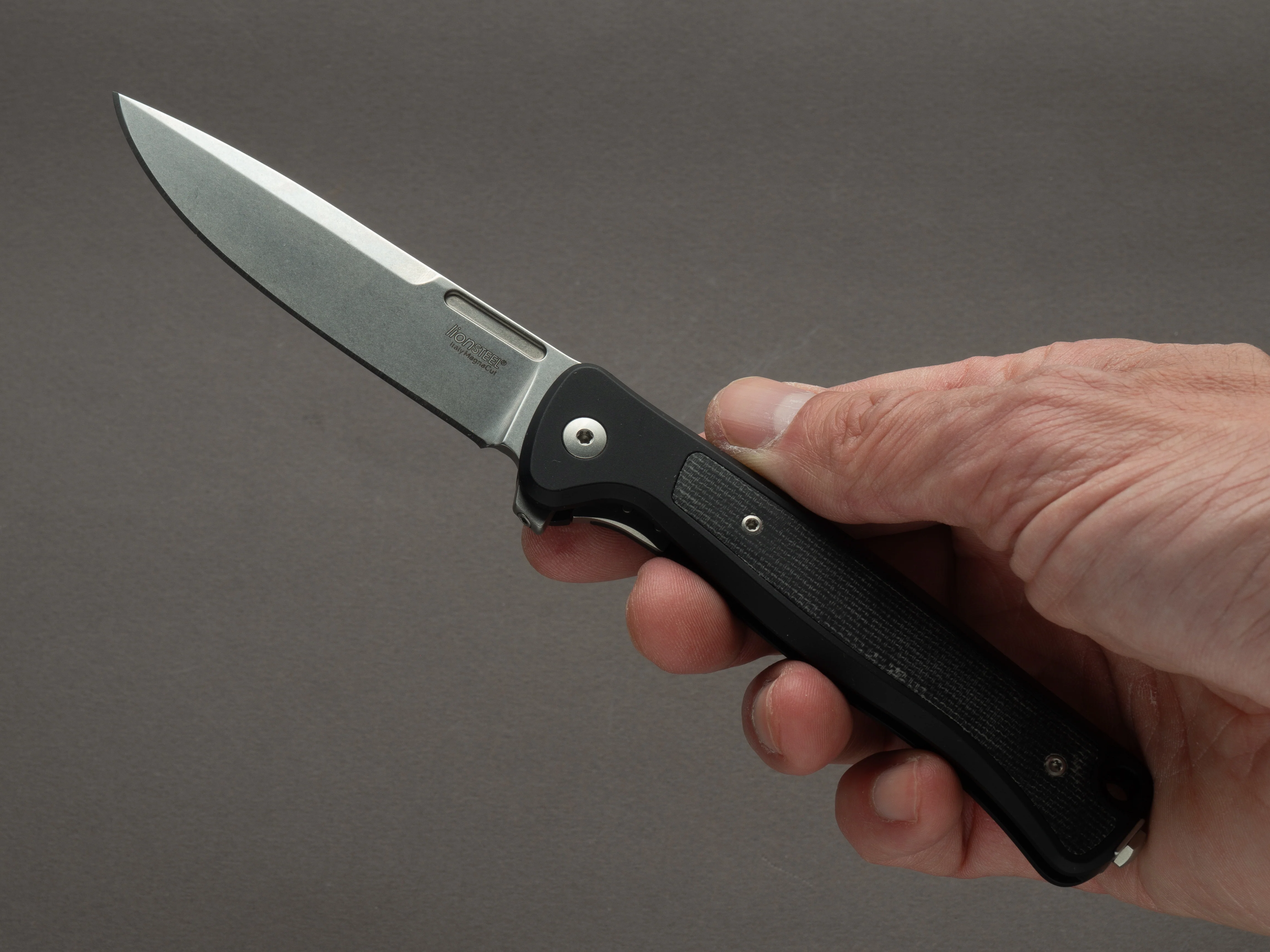 lionSTEEL - SOLID Folding Knife - Frame Lock - Skinny - MagnaCut - 85mm - Black Aluminum Handle - Image 6
