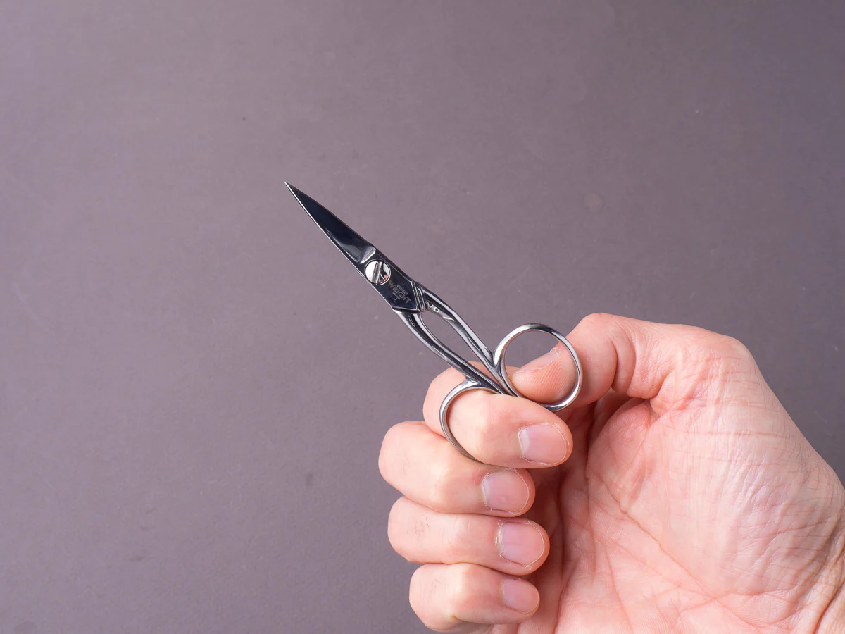 Ernest Wright - 4" Print Embroidery Snips - Carbon Steel - Image 4