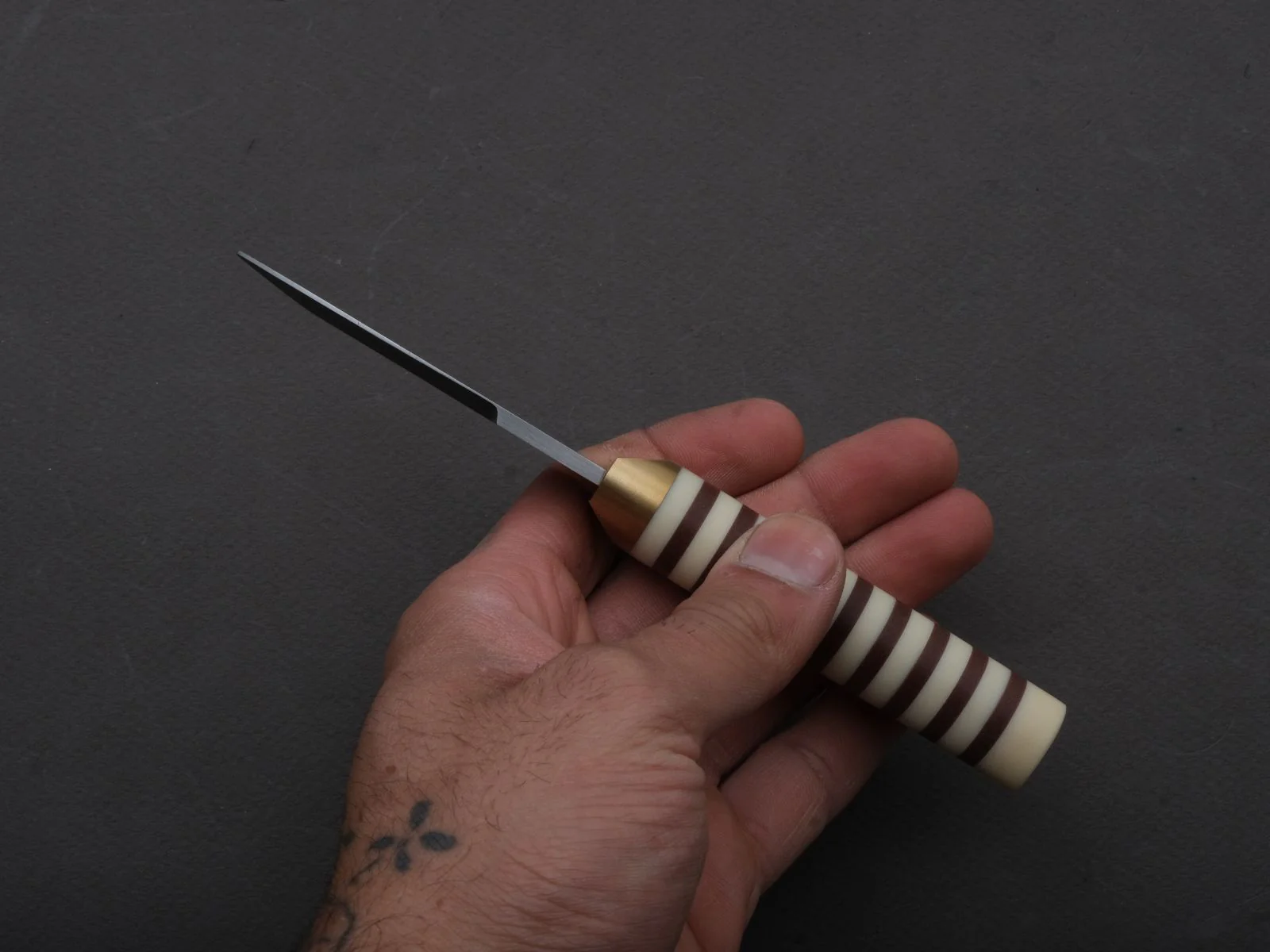 Florentine Kitchen Knives - Oyster Shucker - Stainless - Stacked White and Brown Composite Handle - Image 3