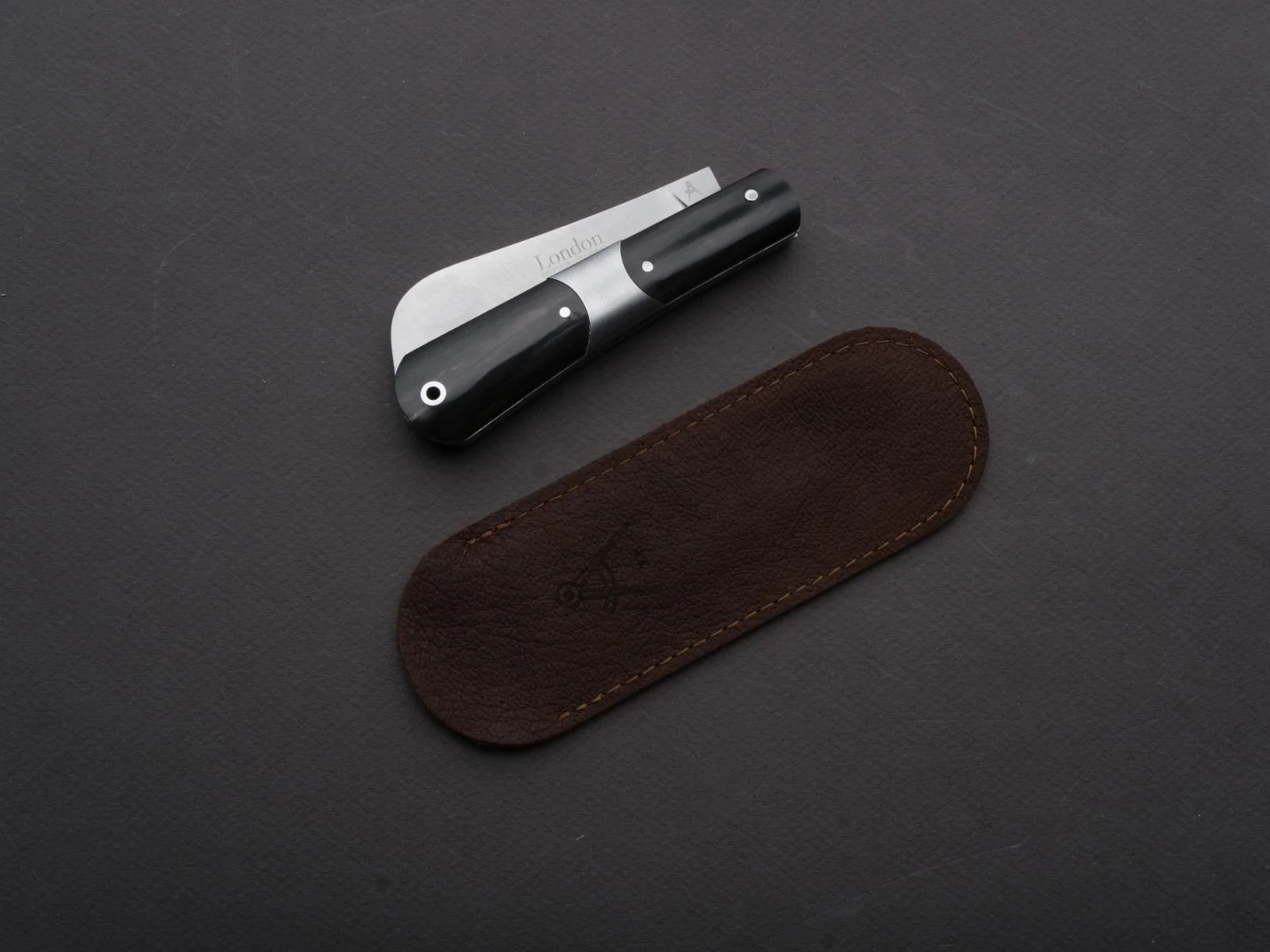 Fontenille Pataud - Folding Knife - London - Slip Joint - 14C28N Stainless - 9cm - Cow Horn - Leather Sleeve