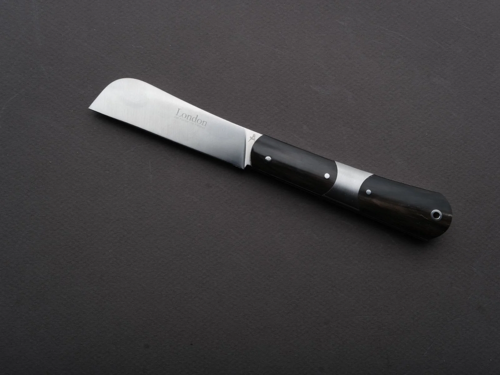 Fontenille Pataud - Folding Knife - London - Slip Joint - 14C28N Stainless - 9cm - Cow Horn - Leather Sleeve - Image 2