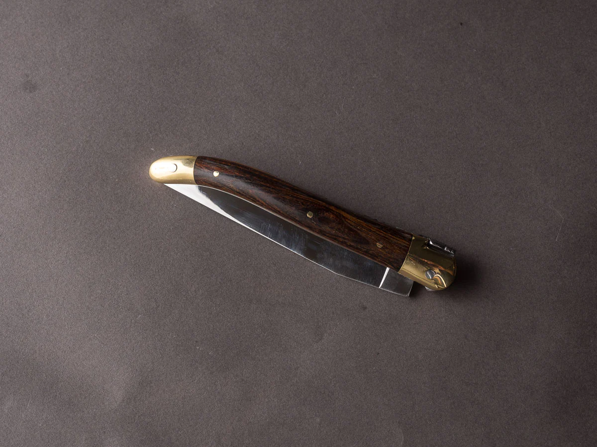Forge De Laguiole - 11cm Folding Knife - Spring System - Pistachio Handle and Brass Bolsters - Image 3