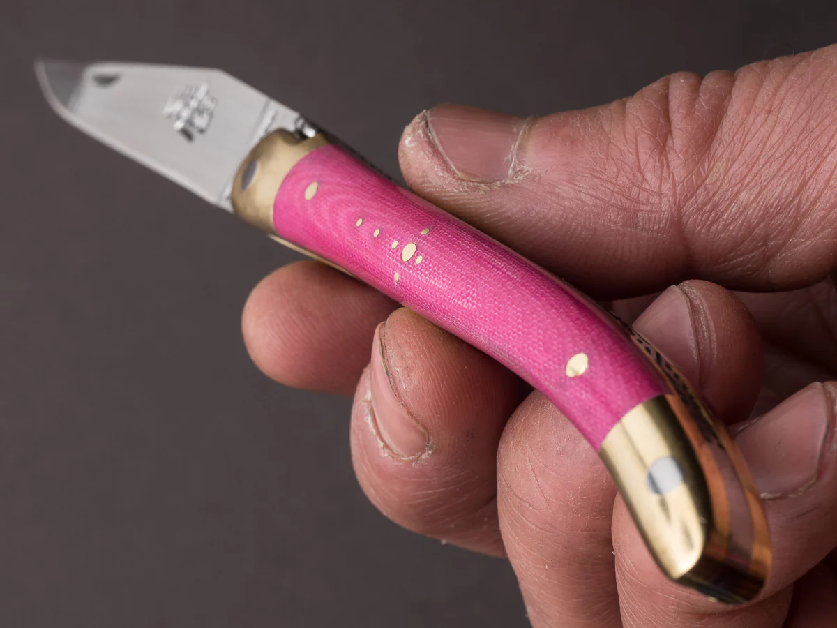 Forge de Laguiole - 90mm Folding Knife - Spring Lock - Pink Micarta & Brass Handle - Image 8