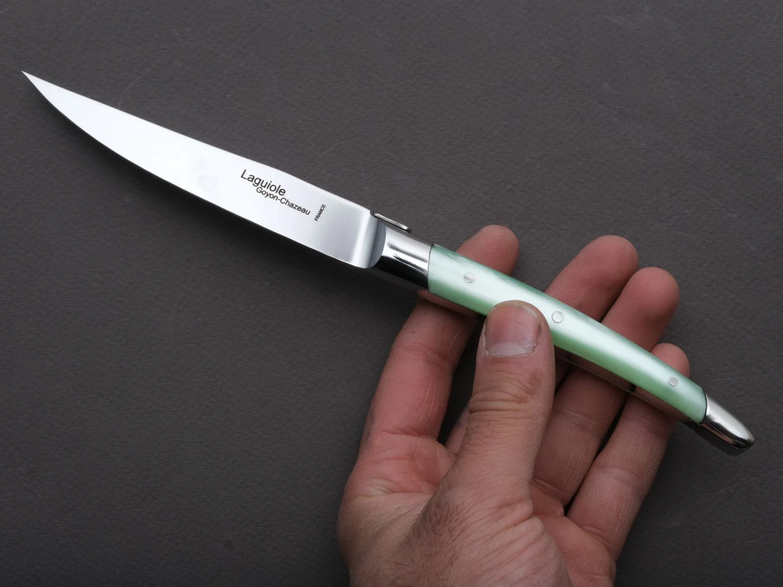 Goyon Chazeau - Steak/Table Knives - Laguiole Klasse G - Pearly Anise Green Acrylic Handle  - Set of 6 - Image 2