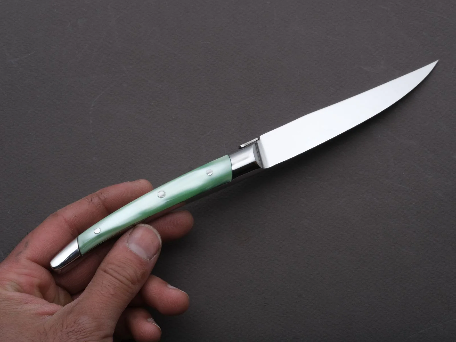 Goyon Chazeau - Steak/Table Knives - Laguiole Klasse G - Pearly Anise Green Acrylic Handle  - Set of 6 - Image 3