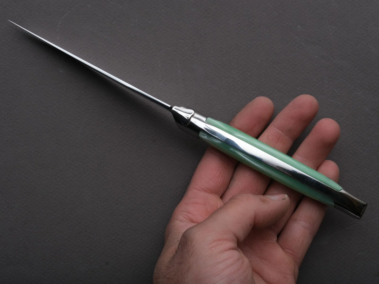 Goyon Chazeau - Steak/Table Knives - Laguiole Klasse G - Pearly Anise Green Acrylic Handle  - Set of 6 - Image 4