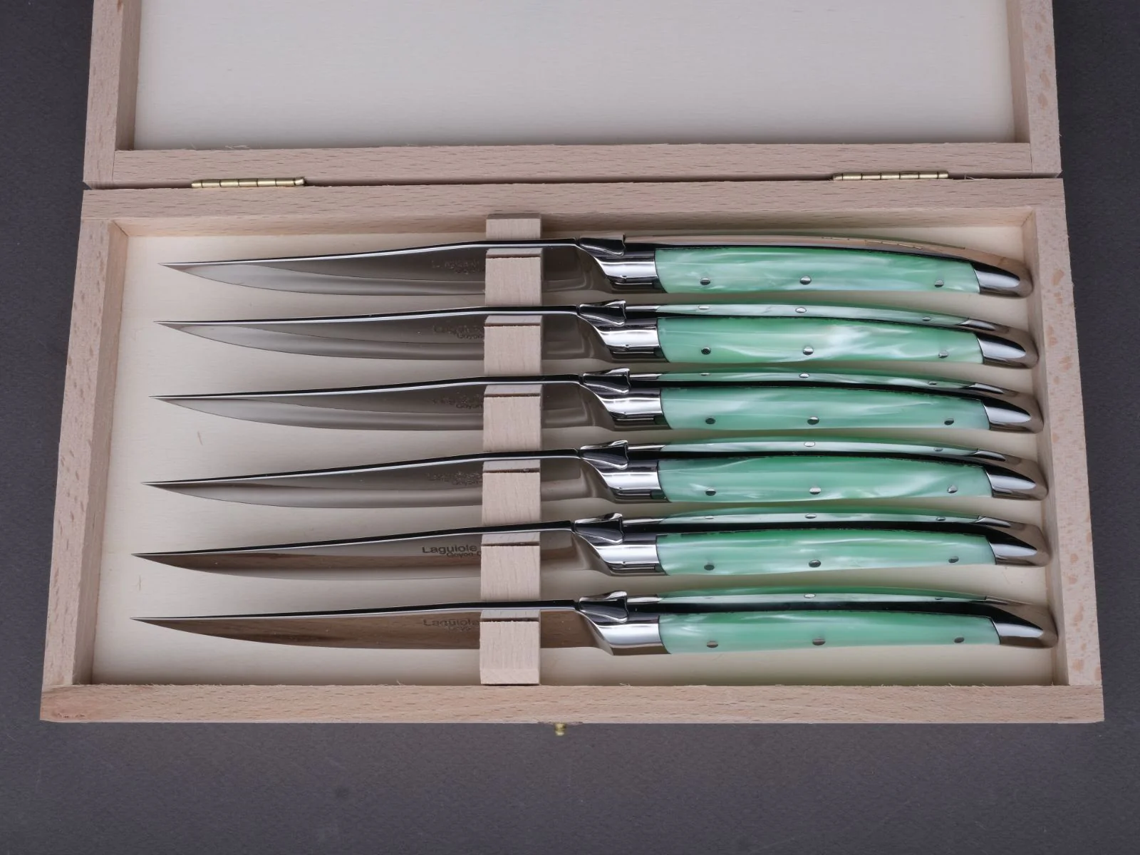 Goyon Chazeau - Steak/Table Knives - Laguiole Klasse G - Pearly Anise Green Acrylic Handle  - Set of 6 - Image 5