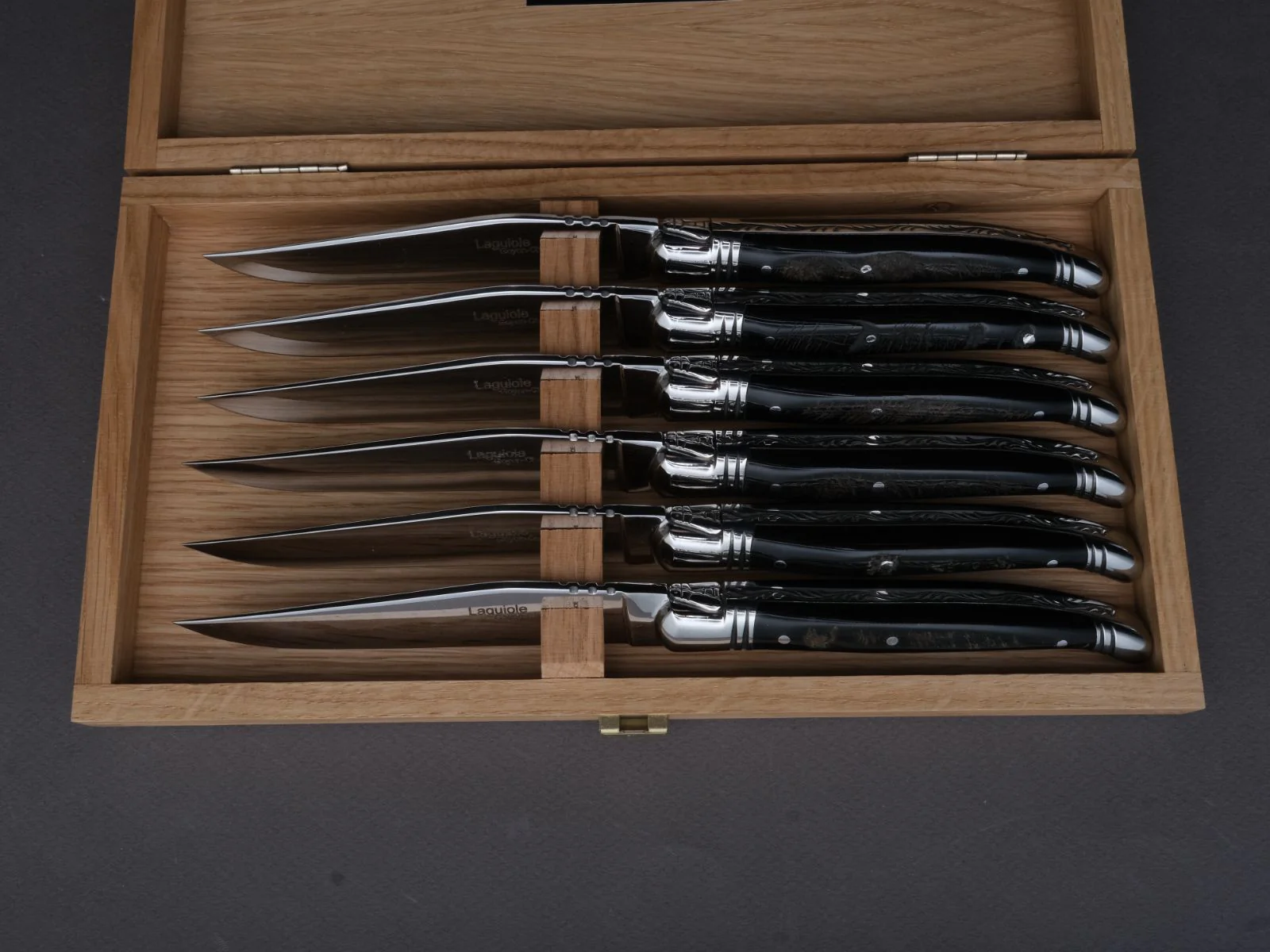 Goyon Chazeau - Steak/Table Knives - Laguiole Prrestige - Black Buffalo Horn Handles - Set of 6 - Image 2