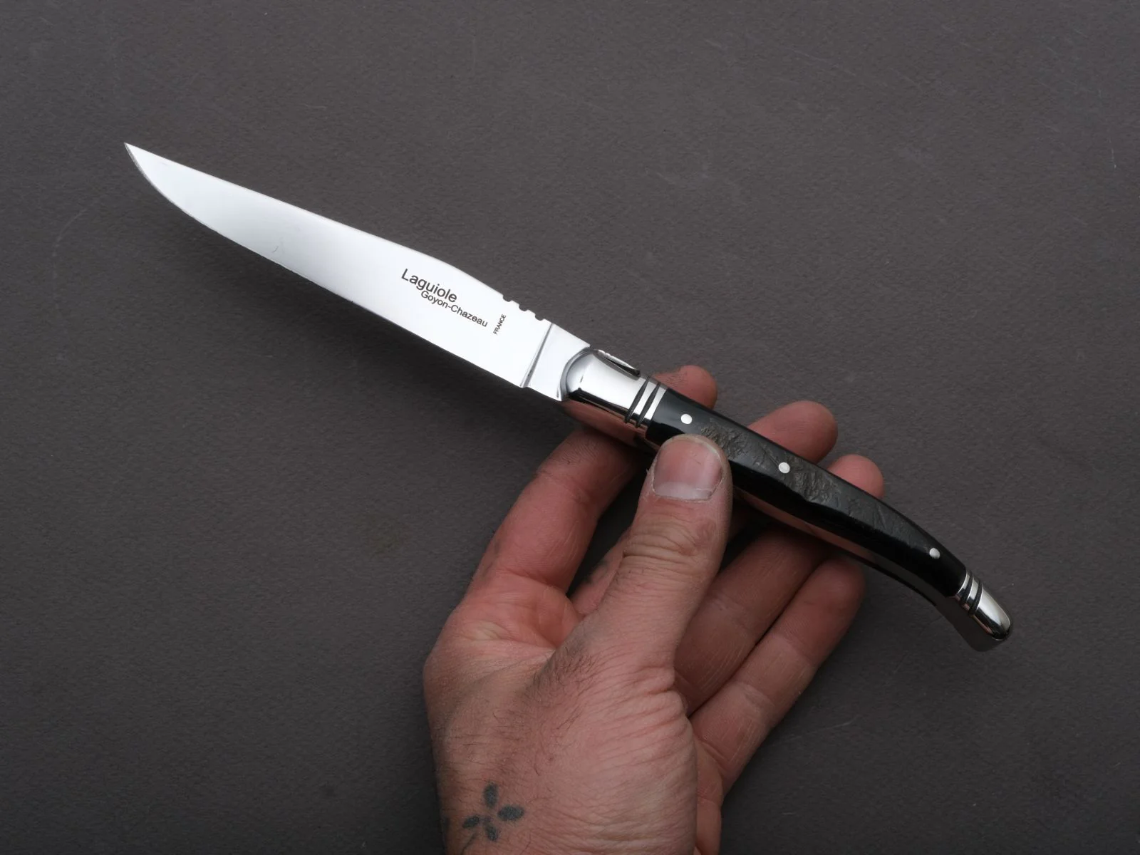 Goyon Chazeau - Steak/Table Knives - Laguiole Prrestige - Black Buffalo Horn Handles - Set of 6 - Image 3
