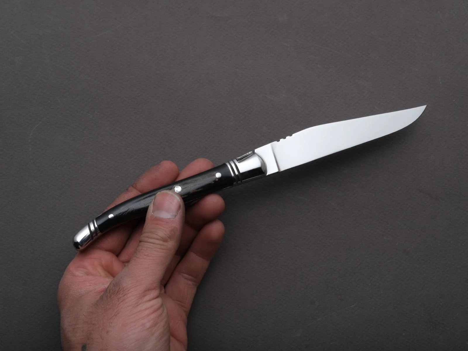 Goyon Chazeau - Steak/Table Knives - Laguiole Prrestige - Black Buffalo Horn Handles - Set of 6 - Image 4