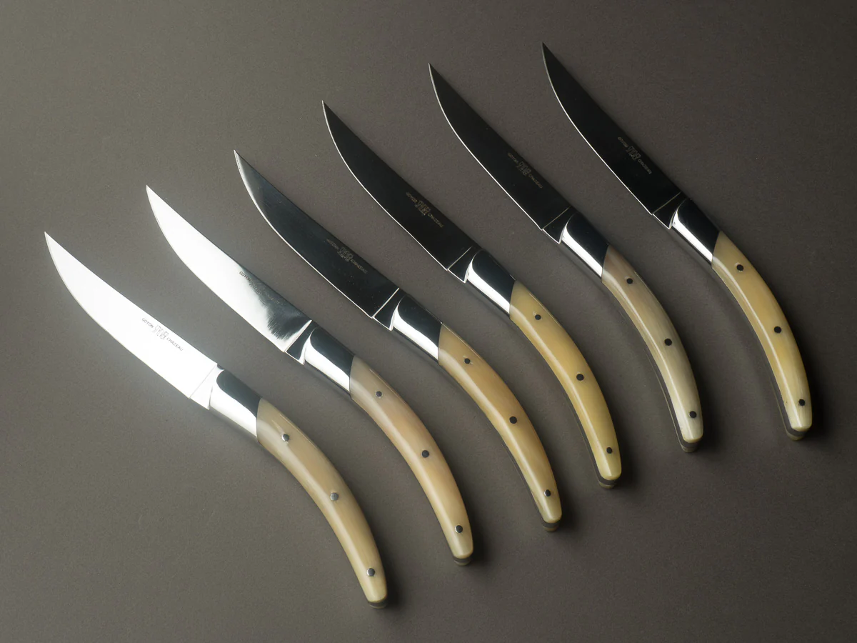Goyon-Chazeau - Styl'ver Avantage - Steak/Table Knives - Blond Horn Handle - Set of 6
