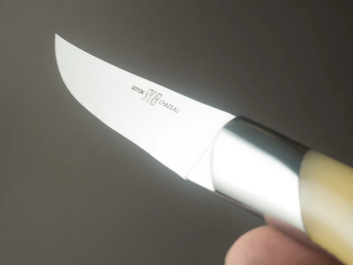 Goyon-Chazeau - Styl'ver Avantage - Steak/Table Knives - Blond Horn Handle - Set of 6 - Image 3