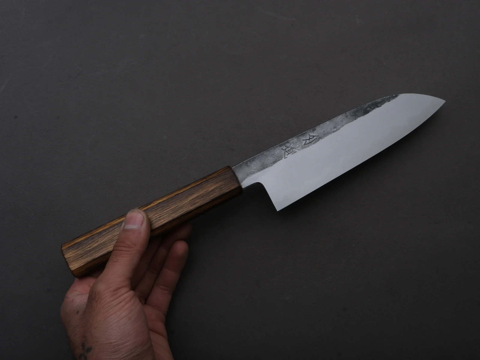 HADO - Kirisame - White #1 Stainless Clad - Nashiji - Santoku - 180mm - Scorched Oak Handle - Image 3
