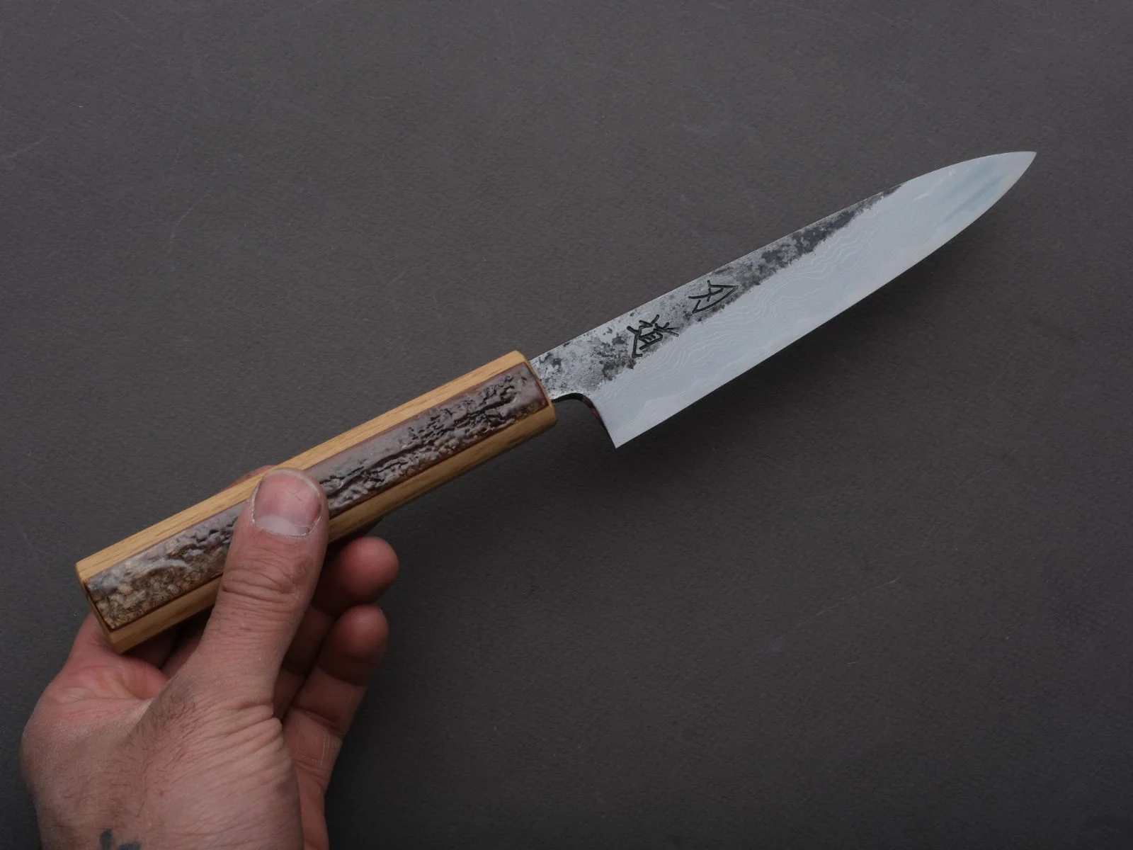 HADO - Sumi - Blue #1 - Damascus Kurouchi - 150mm Petty - Oak and Cherry Bark Handle - Image 3