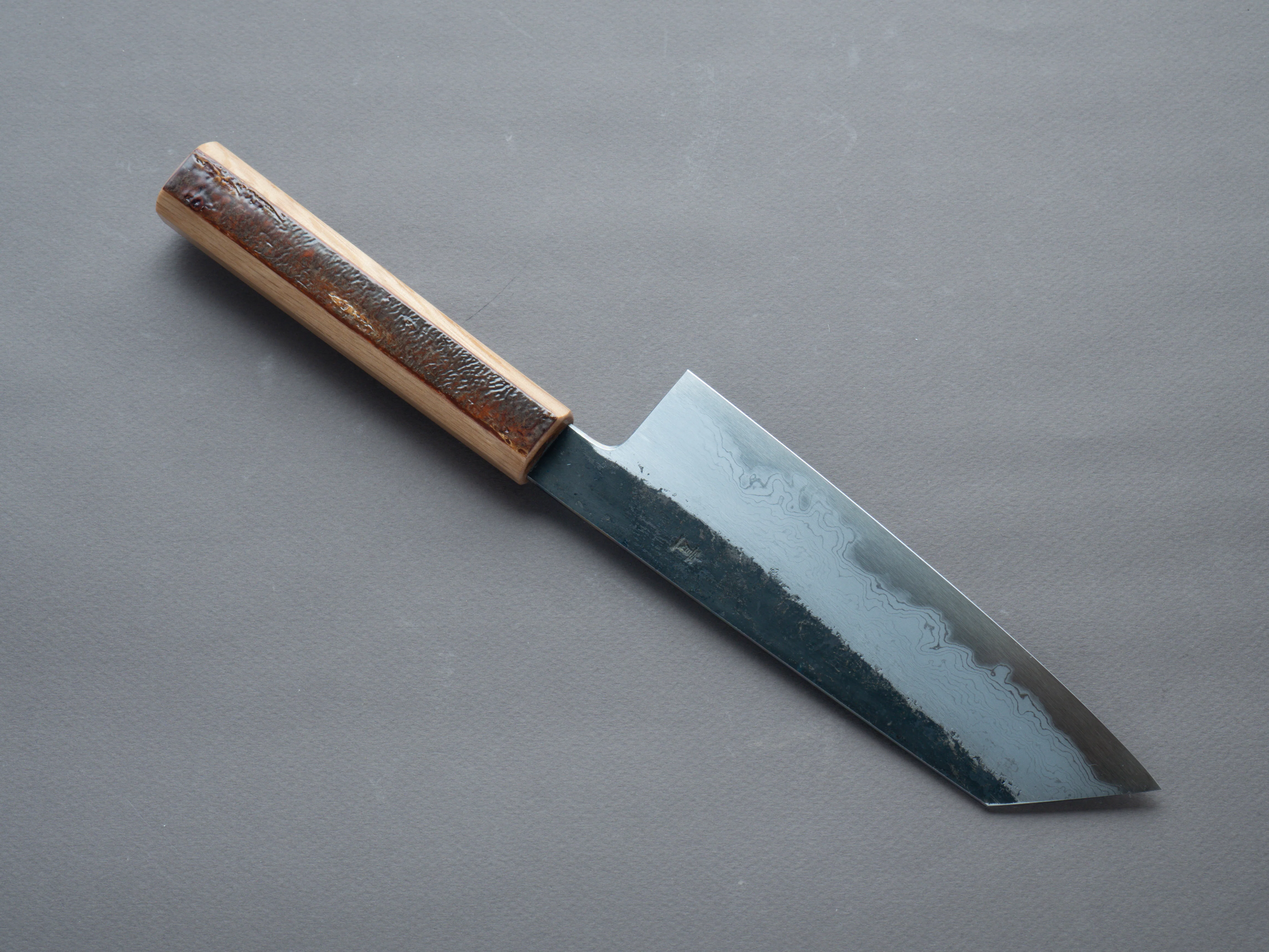HADO - Sumi - Blue #1 - Damascus Kurouchi - 180mm Bunka - Oak and Cherry Bark Handle - Image 2