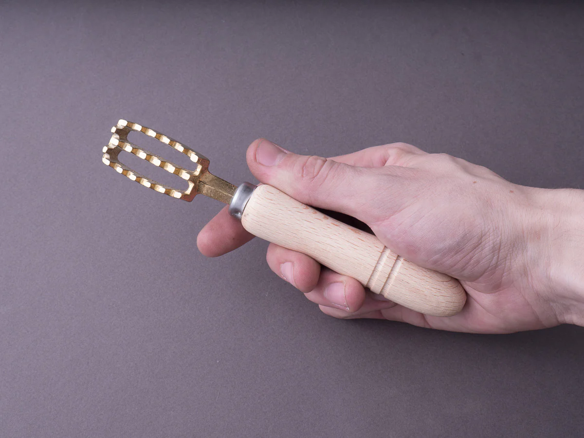 Hitohira - Fish Scaler - Brass - Small - Image 4
