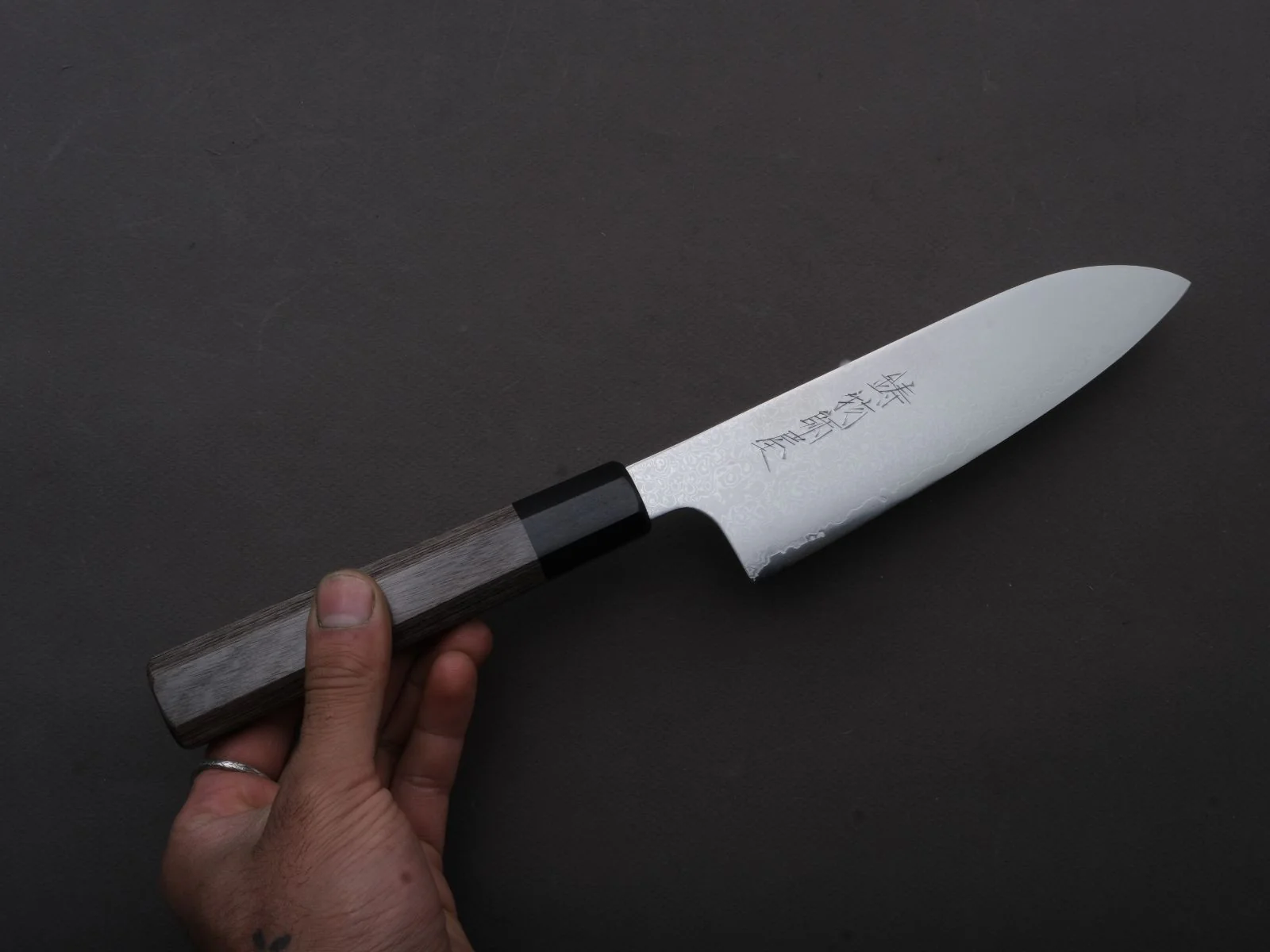 Hitohira - Imojiya TH - Damascus - Stainless - Santoku - 180mm - Gray Pakka Handle - Image 3