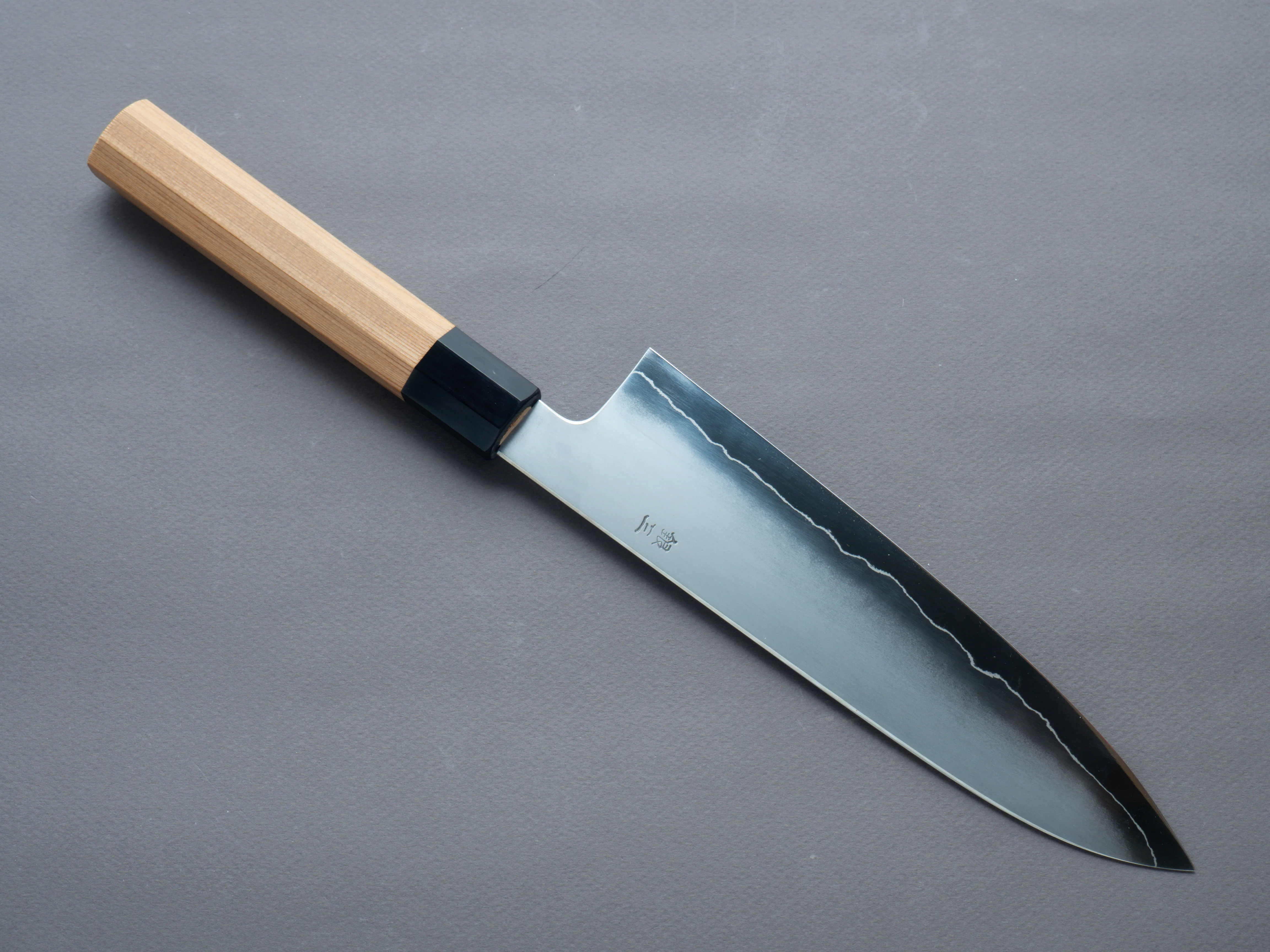 Hitohira - Kikuchiyo x Izo - Silver #3 - 210mm Gyuto - Yakusugi Cedar Handle (black horn ferrule) - Image 2