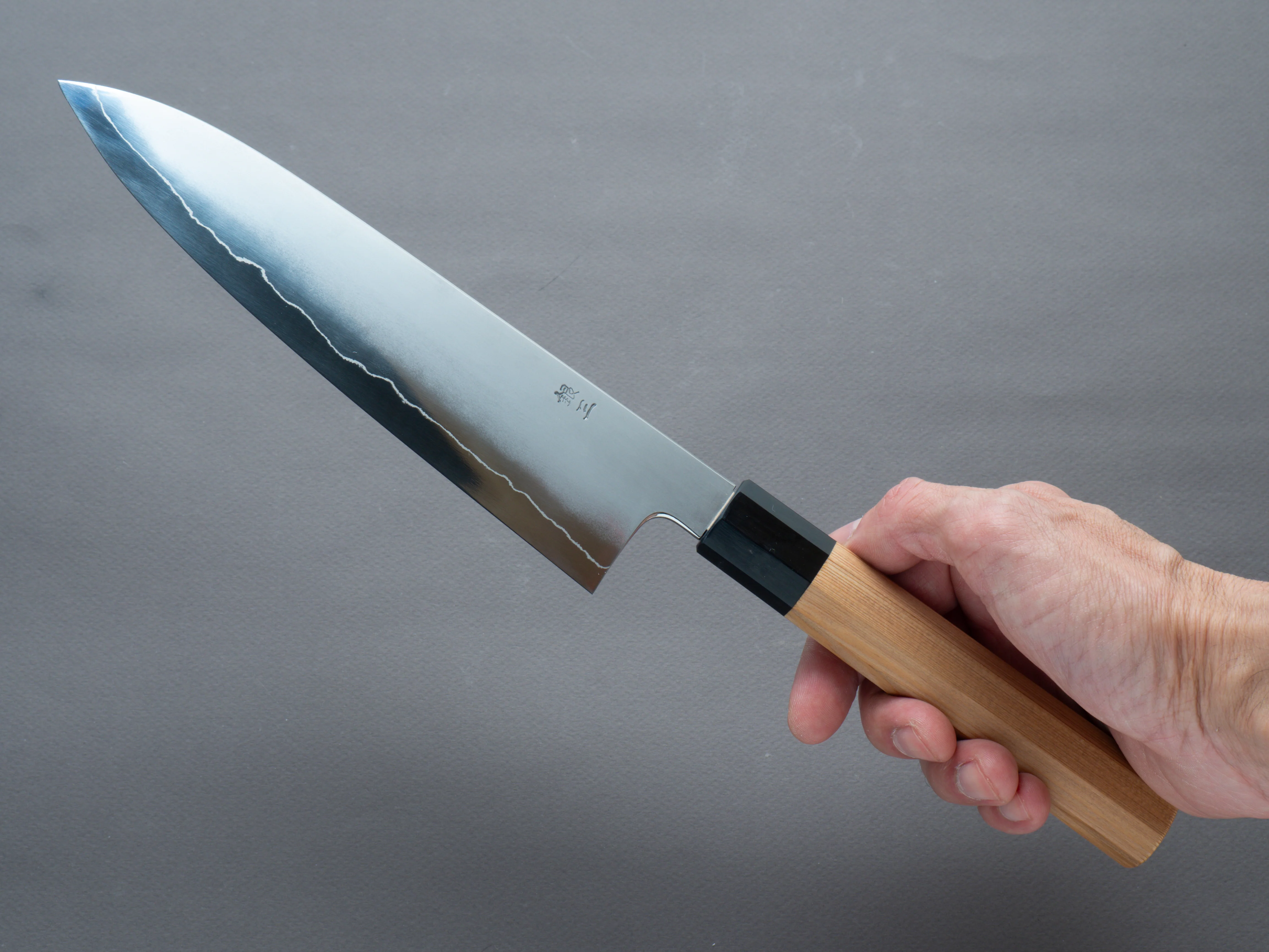 Hitohira - Kikuchiyo x Izo - Silver #3 - 210mm Gyuto - Yakusugi Cedar Handle (black horn ferrule) - Image 6