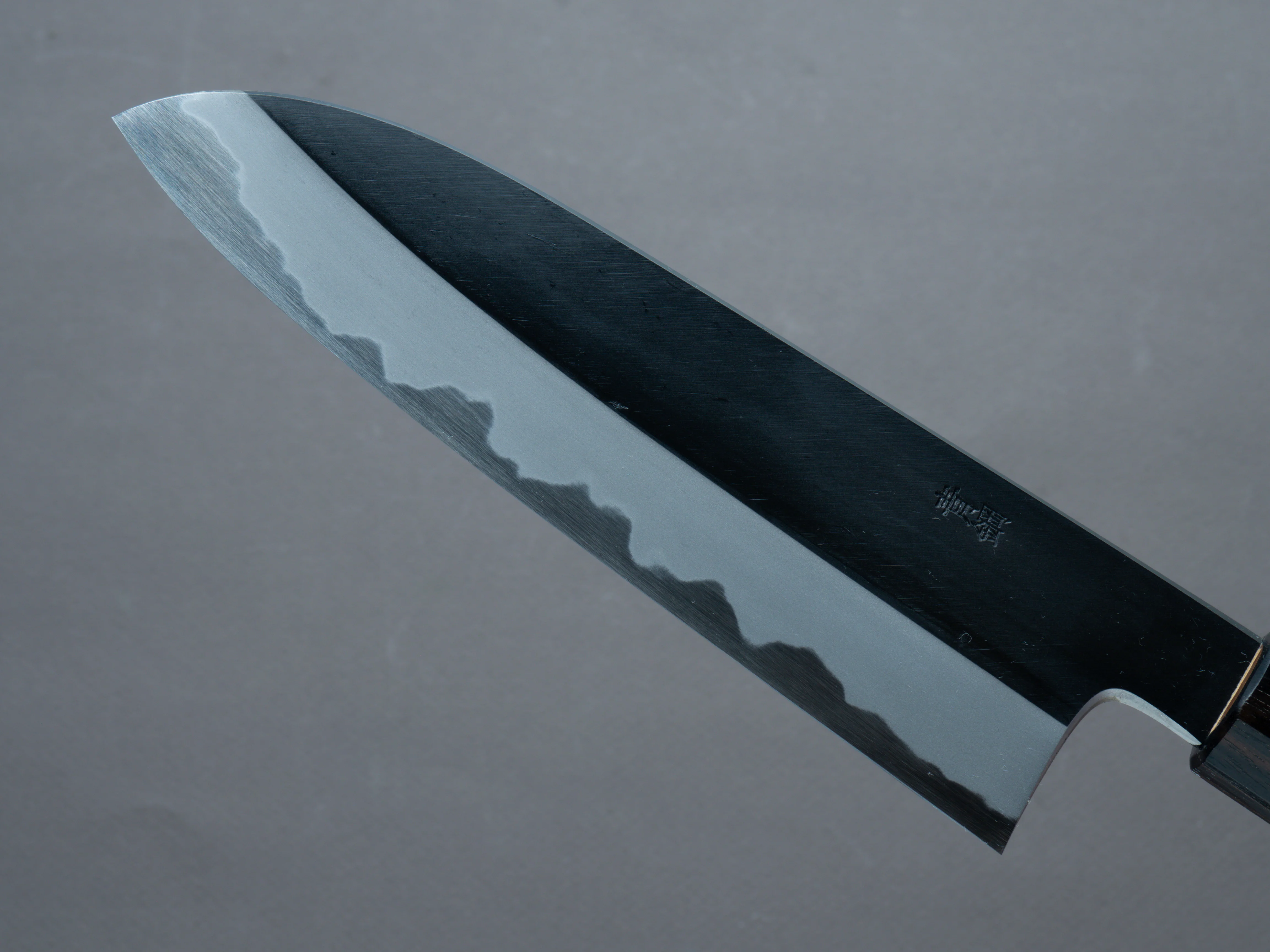 Hitohira - Kikuchiyo x Kyuzo - Blue #2 - Kurouchi - Santoku 180mm - Cherry Handle - Image 3