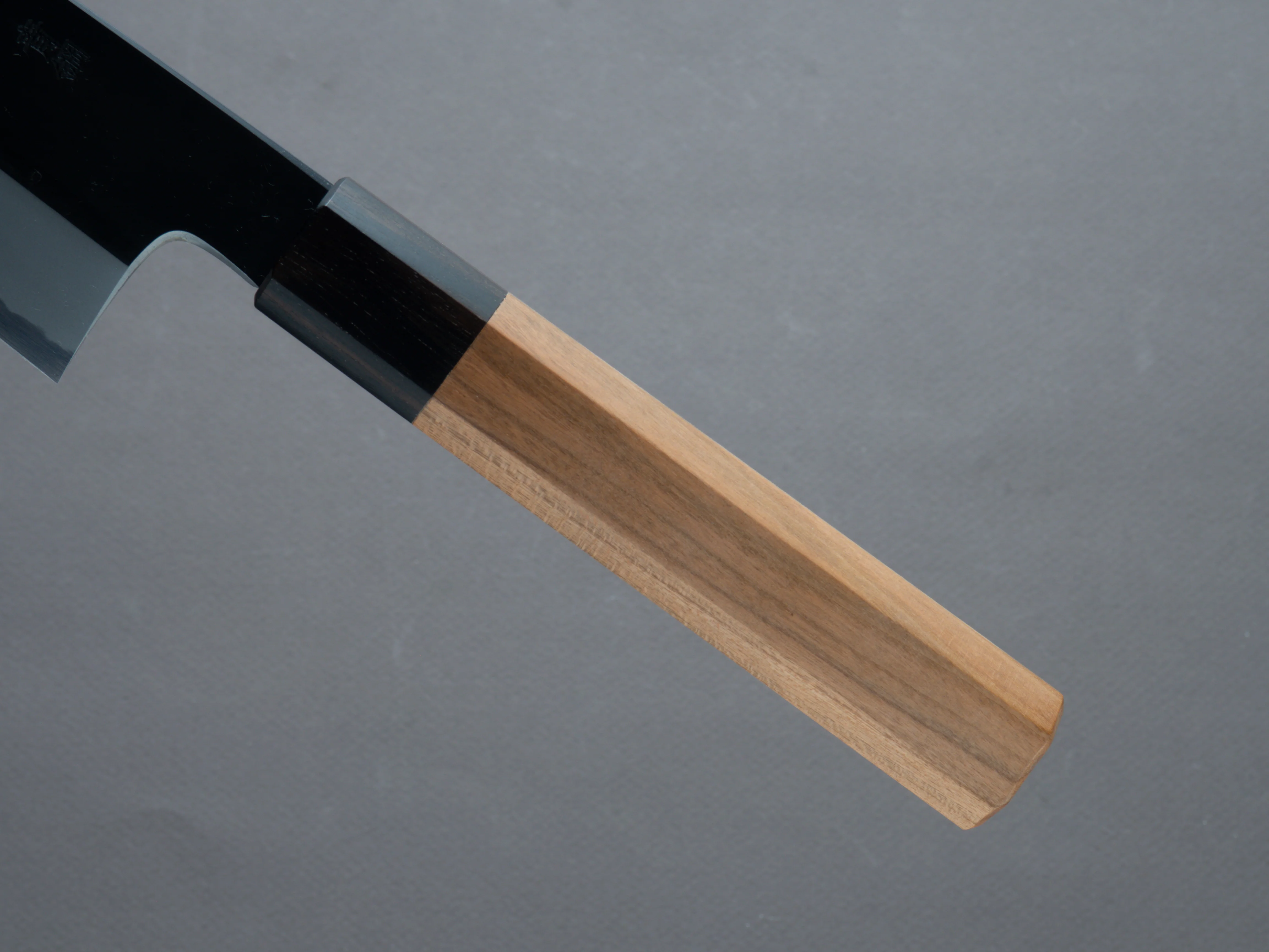 Hitohira - Kikuchiyo x Kyuzo - Blue #2 - Kurouchi - Santoku 180mm - Cherry Handle - Image 5