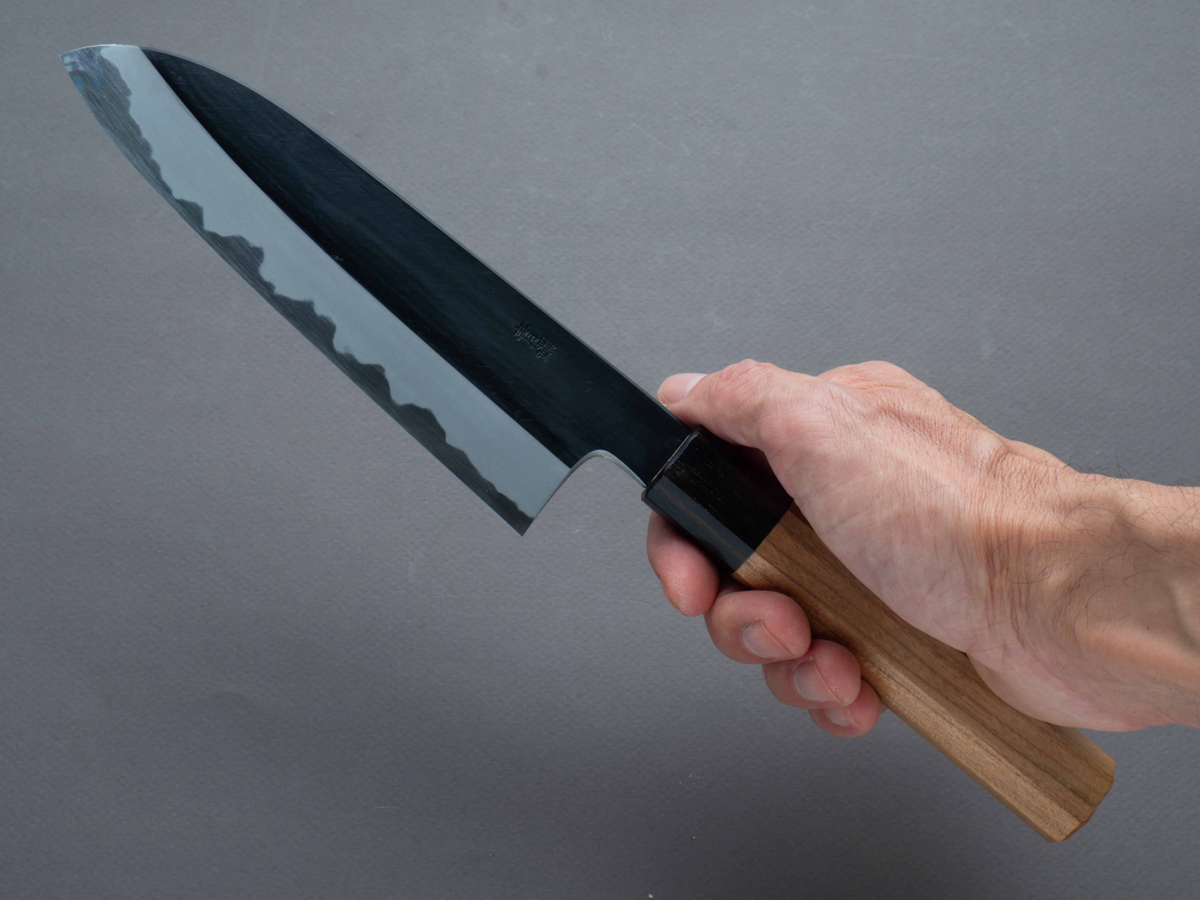 Hitohira - Kikuchiyo x Kyuzo - Blue #2 - Kurouchi - Santoku 180mm - Cherry Handle - Image 6