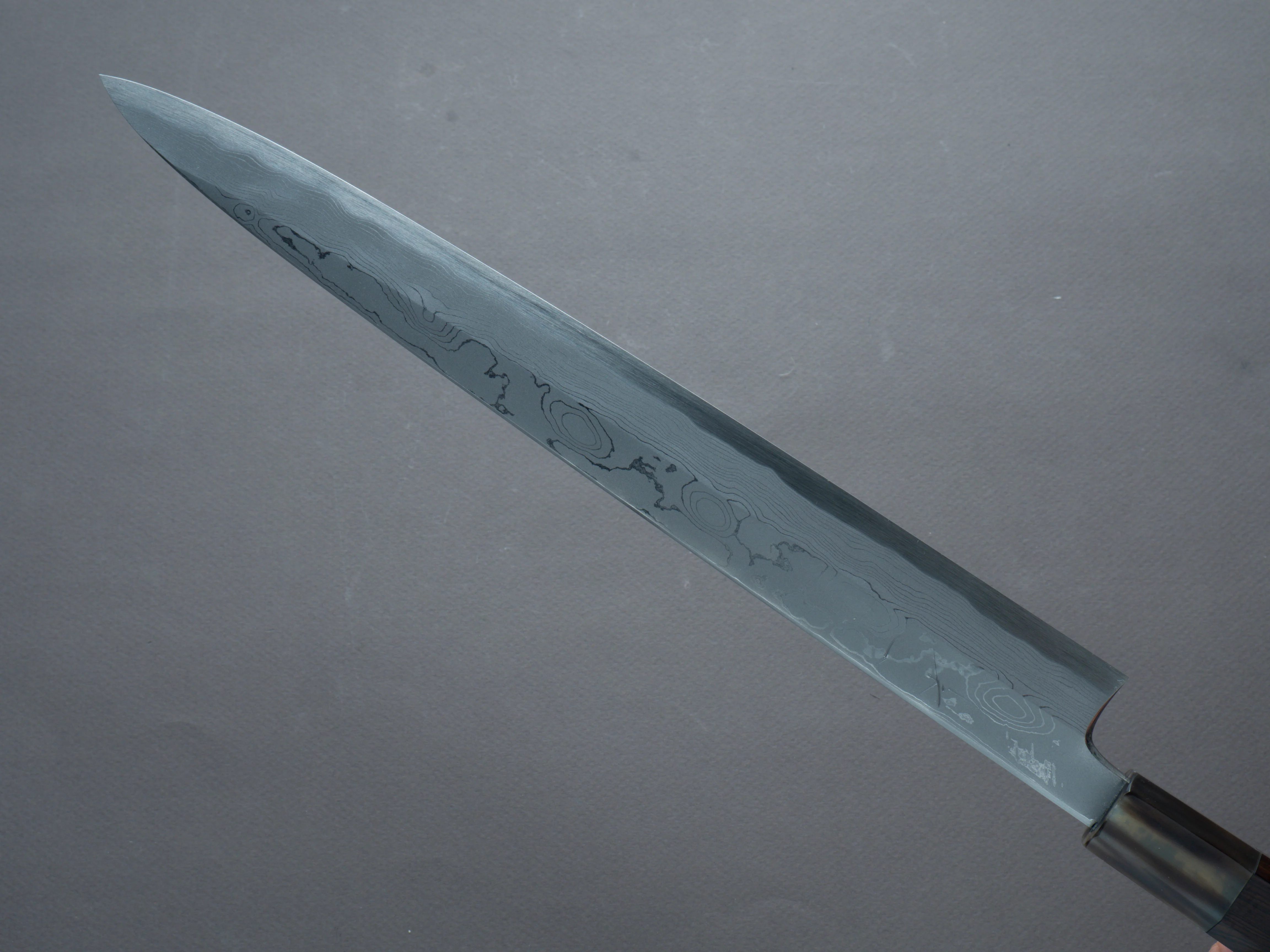 Hitohira - Tanaka x Mosuke - Blue #1 - Damascus - Yanagiba - 300mm - Ebony Handle - Saya - Image 4