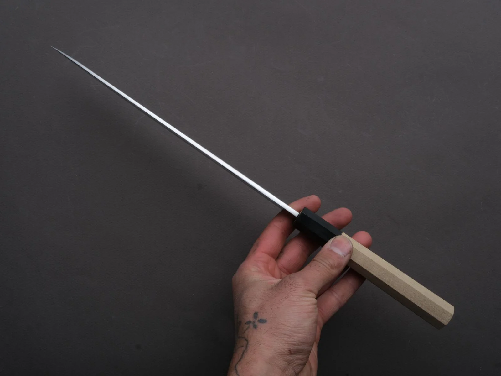 Hitohira - Togashi - Blue #2 - Yanagiba - 240mm - Magnolia Wood Handle - Saya - Image 4