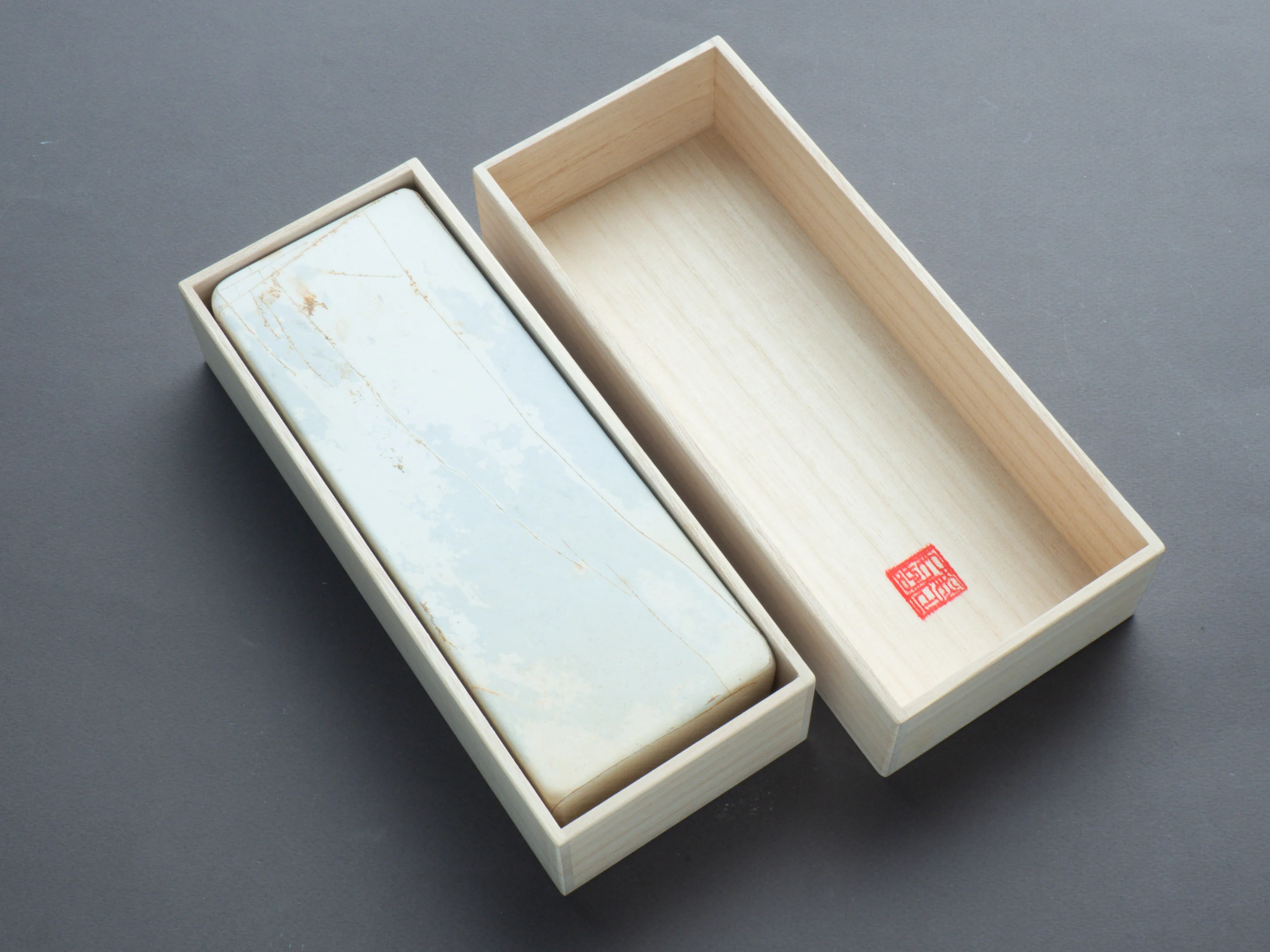 Komon - Natural Stone - Premium Pick - Shiro Suita - Image 2