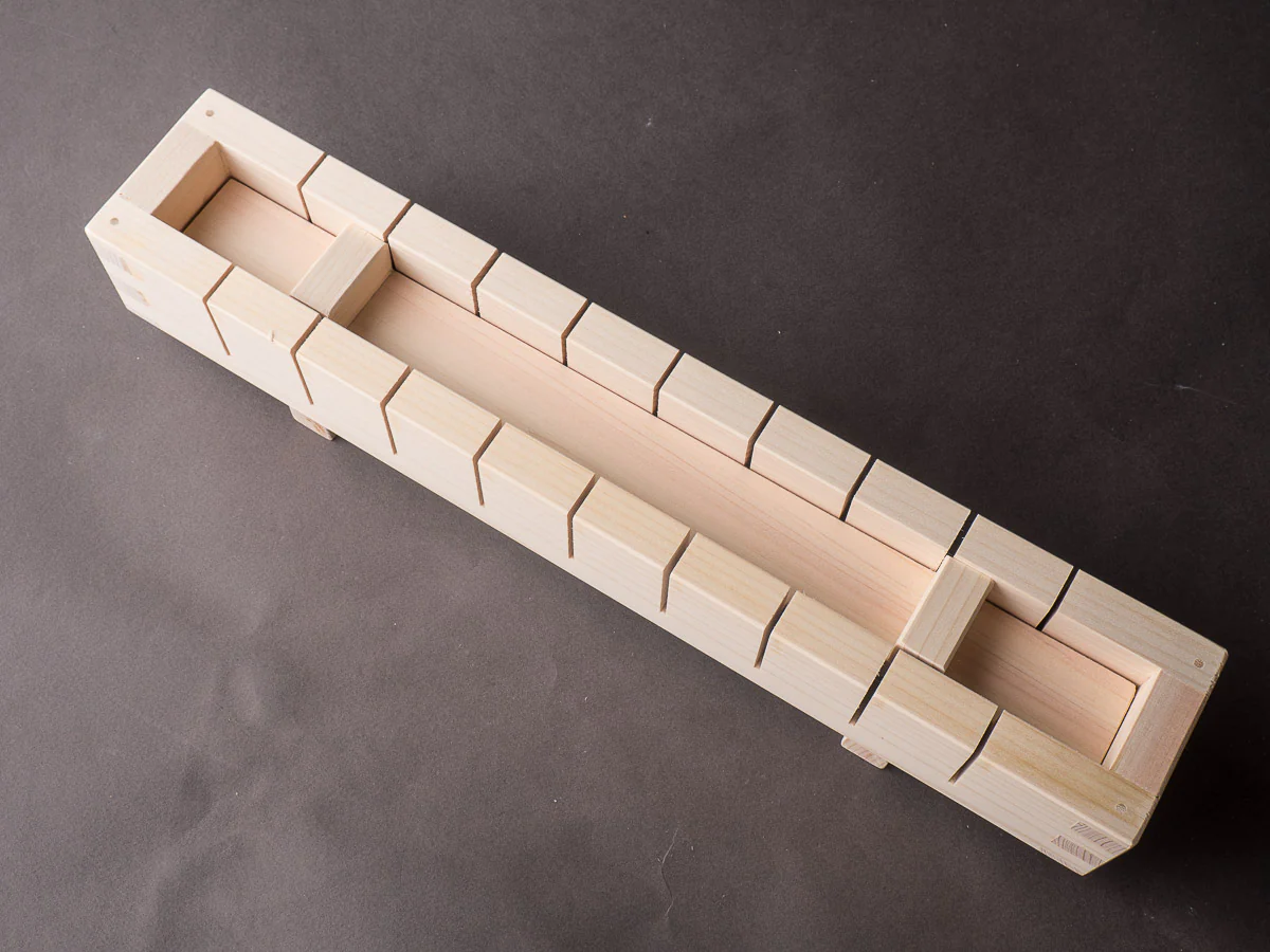 Komon - Hinoki Press Sushi Box - 10 Piece