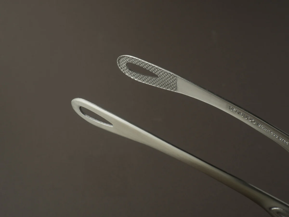 Komon - Senbudo Yakiniku Tongs - Medium with Stand - Image 4