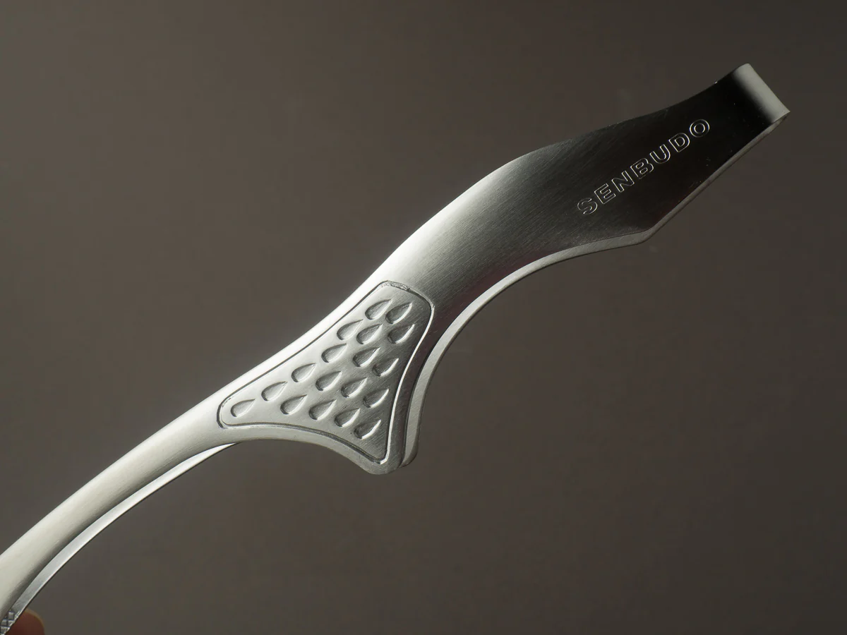 Komon - Senbudo Yakiniku Tongs - Medium with Stand - Image 5