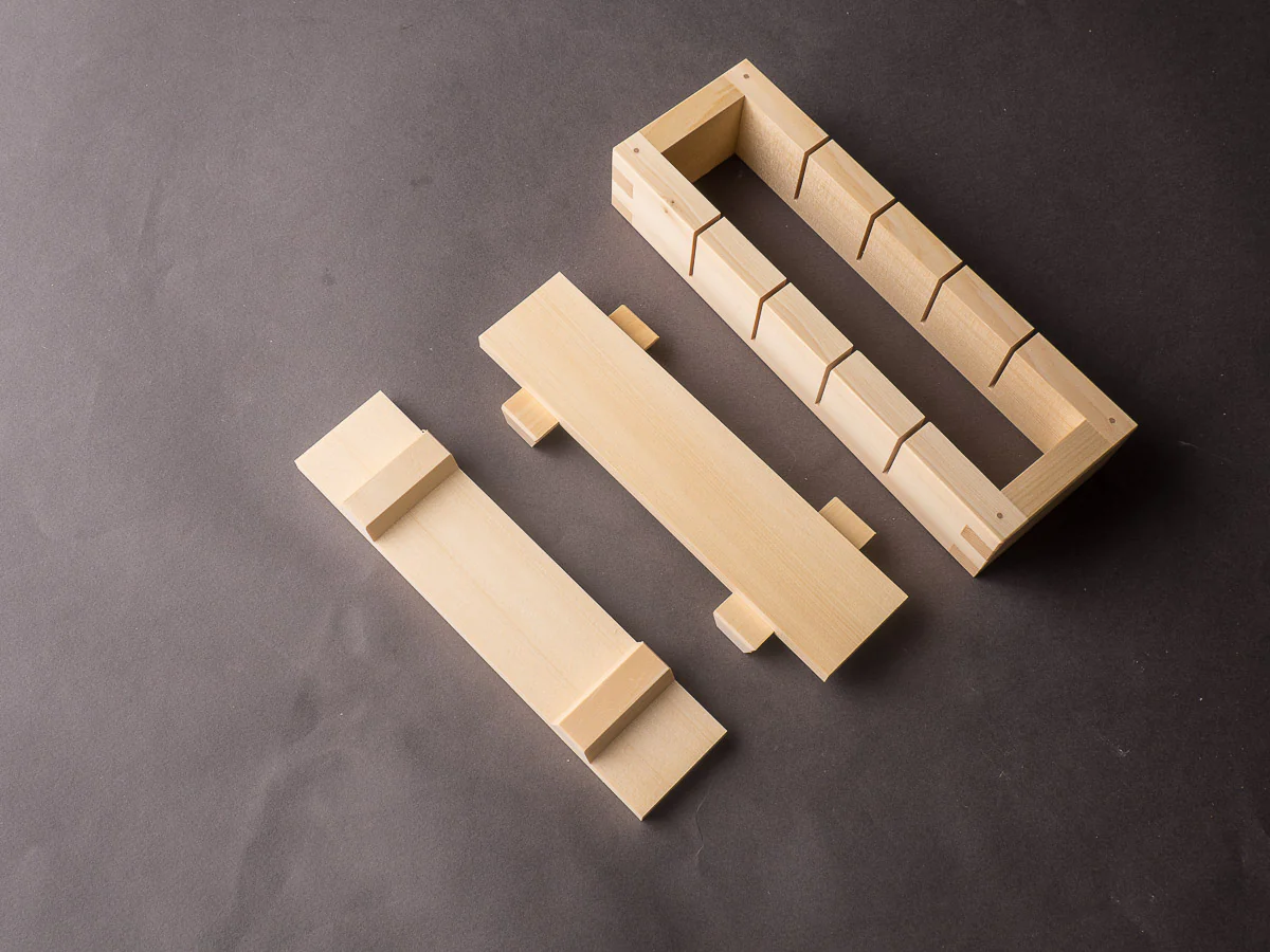 Komon - Hinoki Press Sushi Box - 5 Piece - Image 9