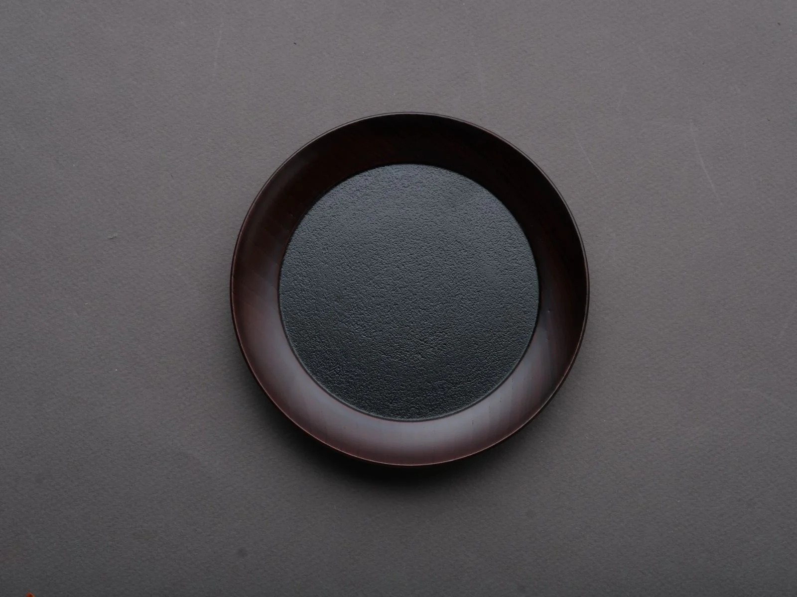 Komon - Tomoaki Nakano - Urushi Lacquer/Wood - Fuchimehaji-zara (Rim Plate)