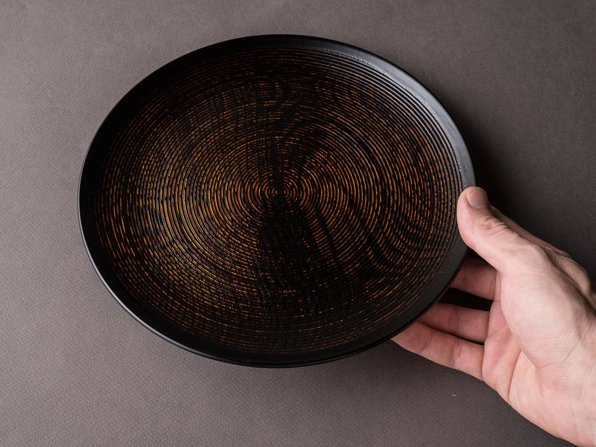 Komon - Tomoaki Nakano - Urushi Lacquerware - 9.5 Inch Line Pattern Plate - Image 4