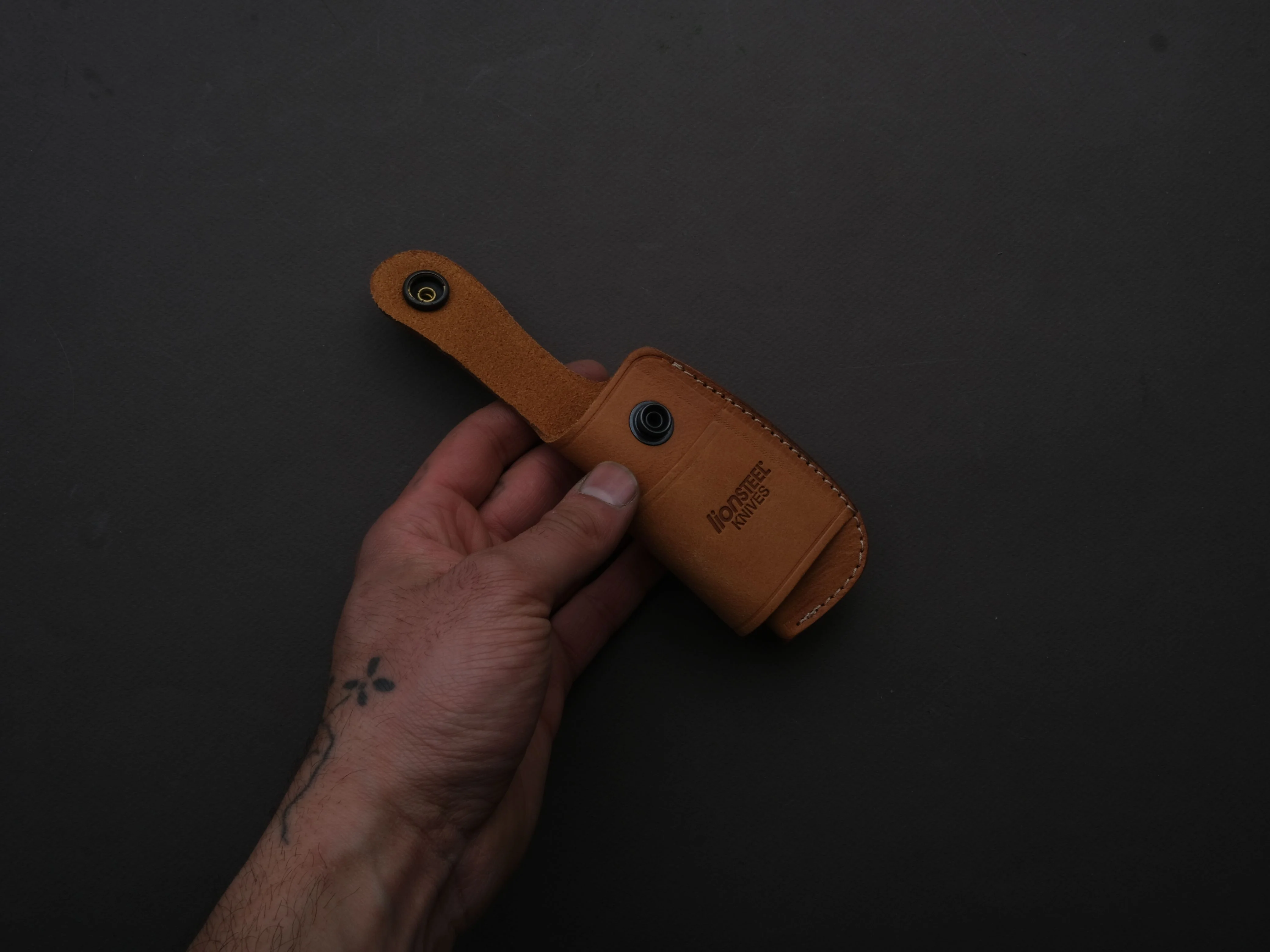 lionSTEEL - Belt Pouch - Vertical/Horizontal - Sand Leather - Image 4