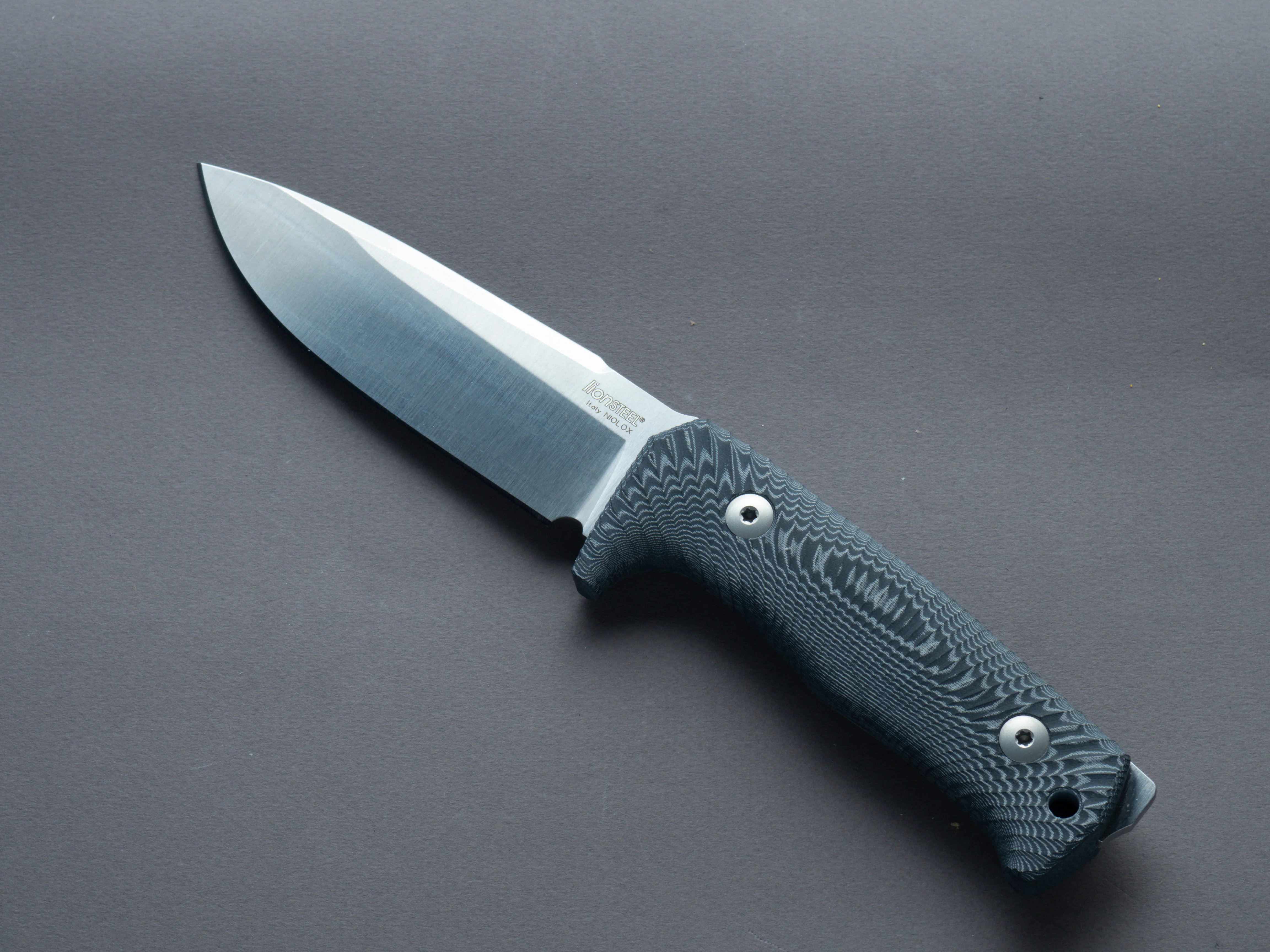 lionSTEEL - Fixed Blade - T5 - Niolox - 125mm - Black Micarta Handle - Leather Sheath - Image 2
