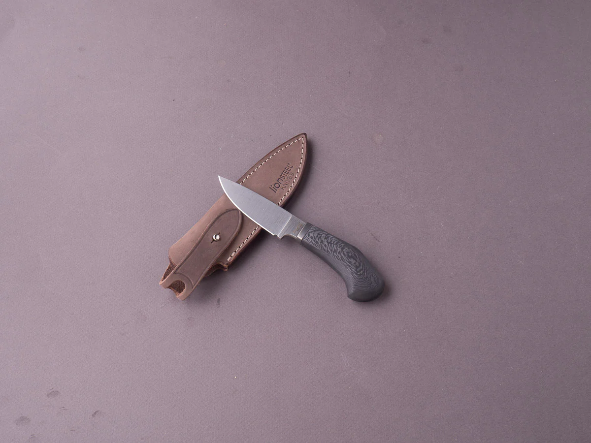 lionSTEEL - Fixed Blade - Willy - M390 - 65mm - Carbon Fiber - Leather Sheath
