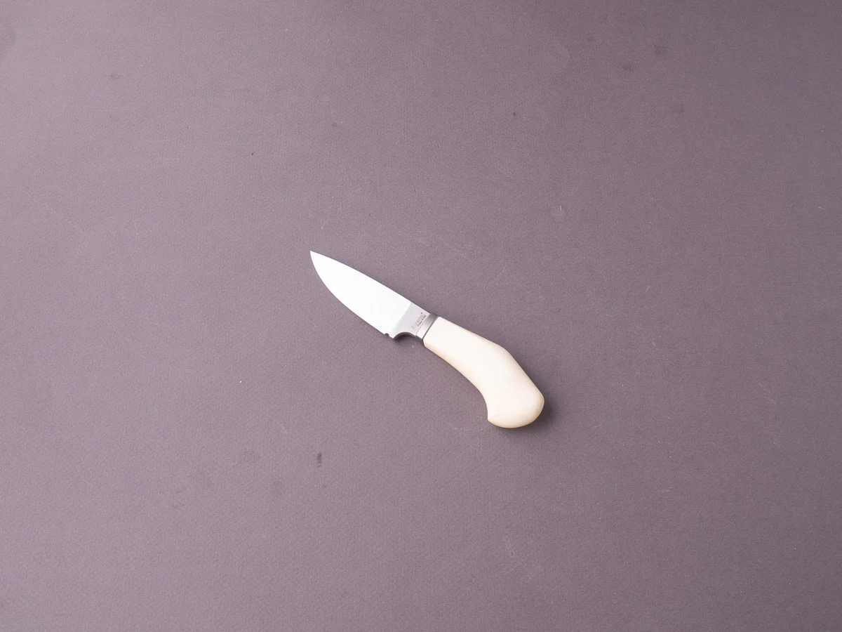 lionSTEEL - Fixed Blade - Willy - M390 - 65mm - White Canvas Micarta - Leather Sheath - Image 2