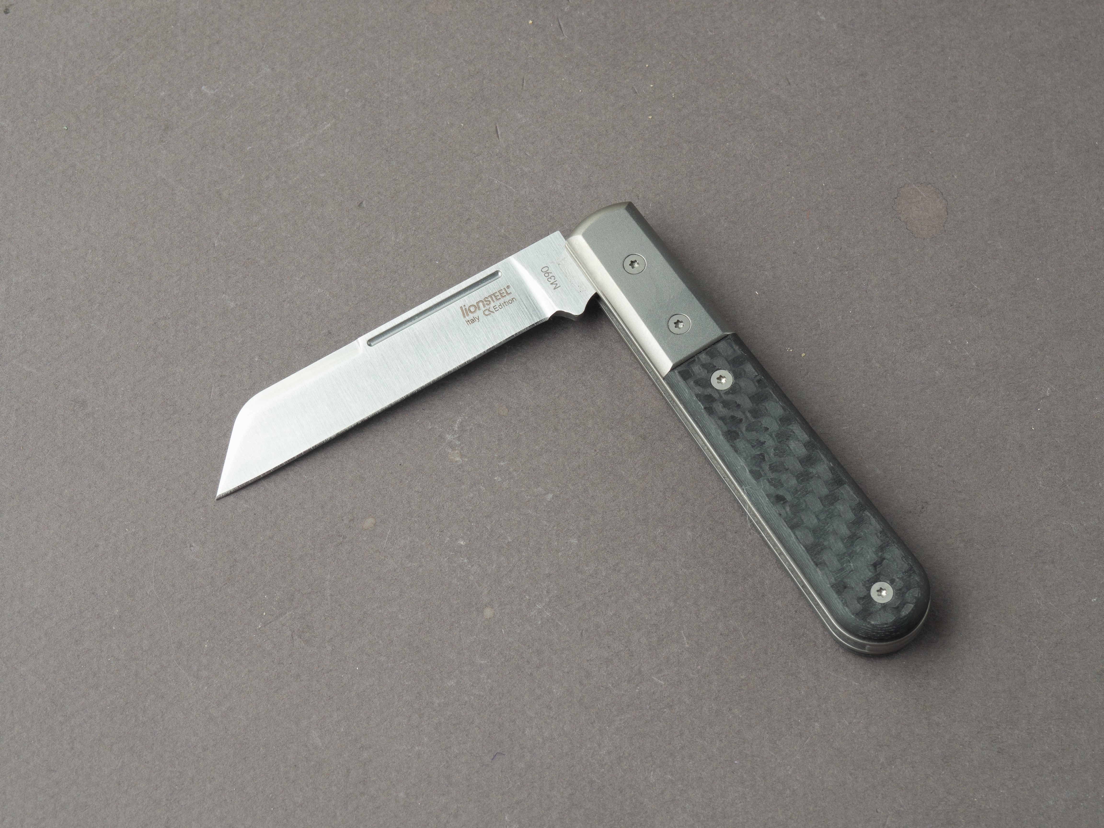 lionSTEEL - Folding Knife - Barlow - Dom - 65mm - M390 - Slip Joint - Carbon Fiber w/ Metal Bolster