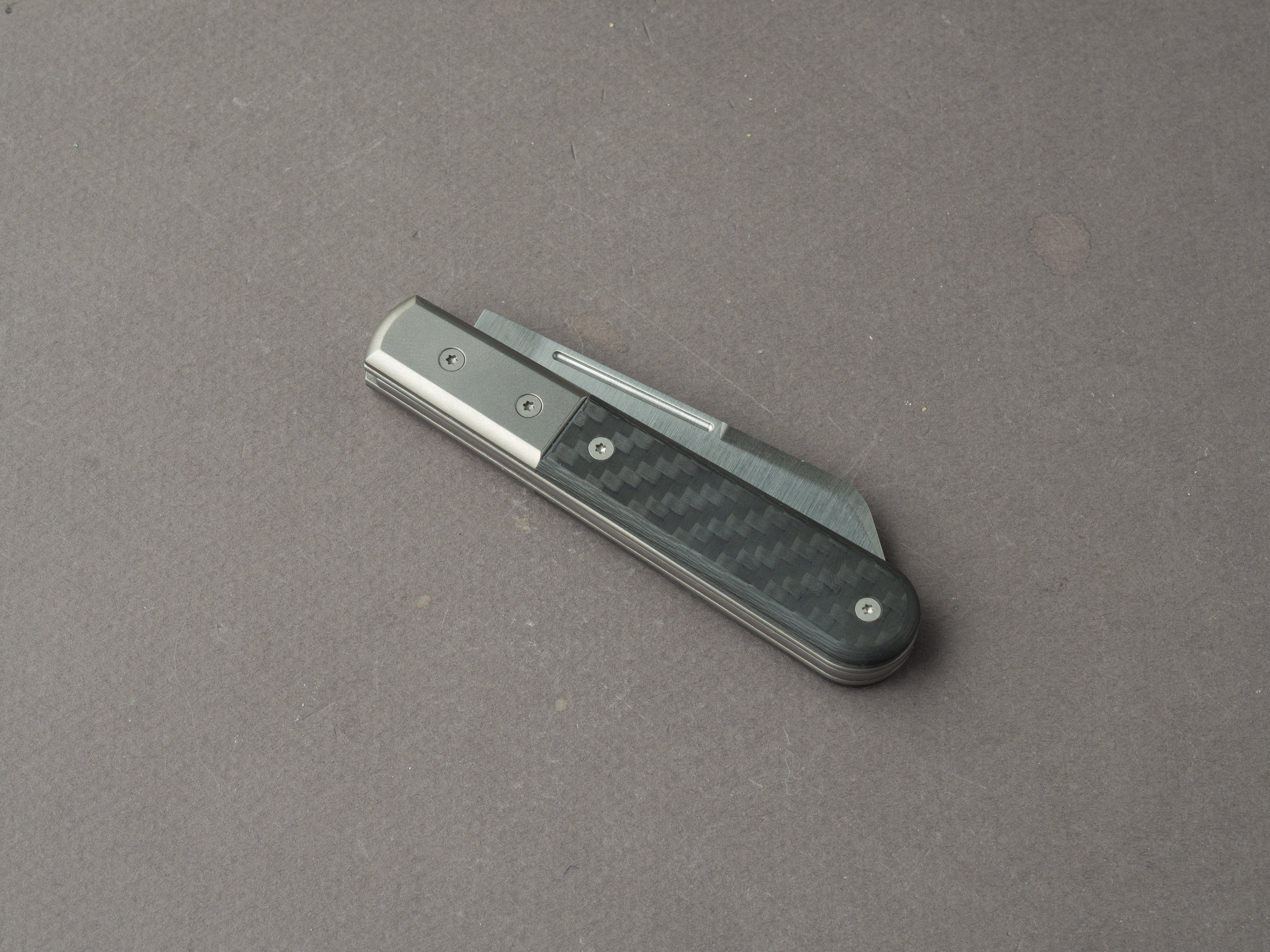 lionSTEEL - Folding Knife - Barlow - Dom - 65mm - M390 - Slip Joint - Carbon Fiber w/ Metal Bolster - Image 4