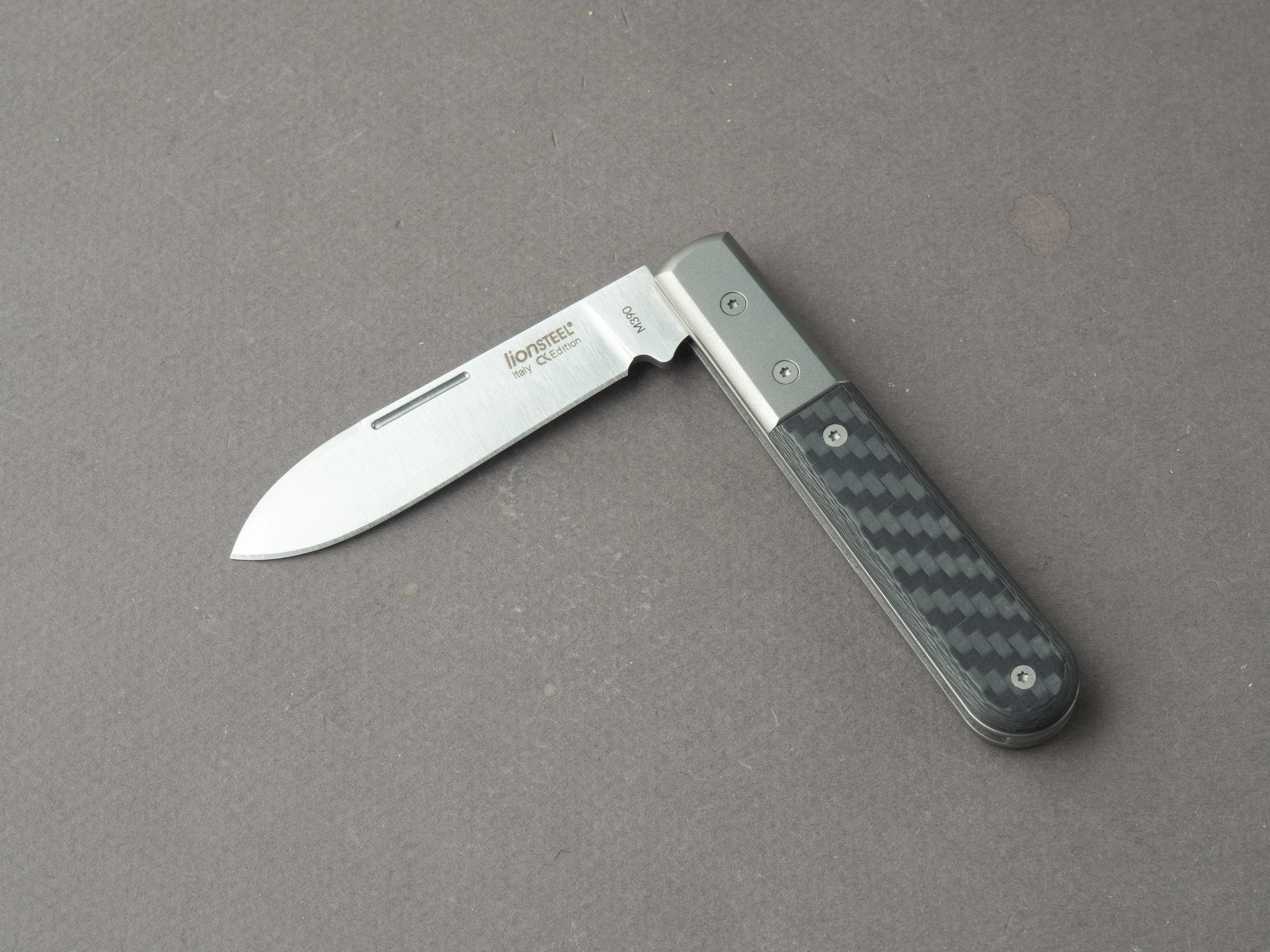 lionSTEEL - Folding Knife - Barlow - Roundhead - 65mm - M390 - Slip Joint - Carbon Fiber w/ Metal Bolster