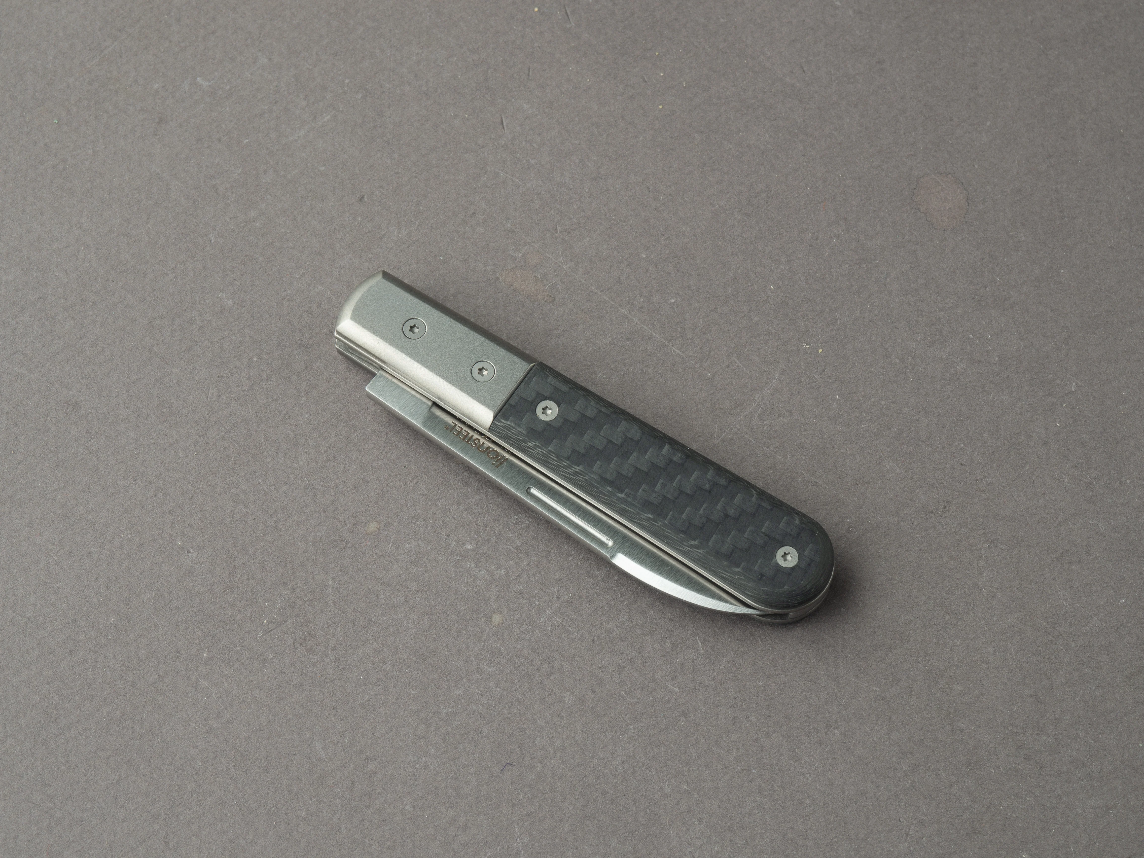 lionSTEEL - Folding Knife - Barlow - Roundhead - 65mm - M390 - Slip Joint - Carbon Fiber w/ Metal Bolster - Image 4