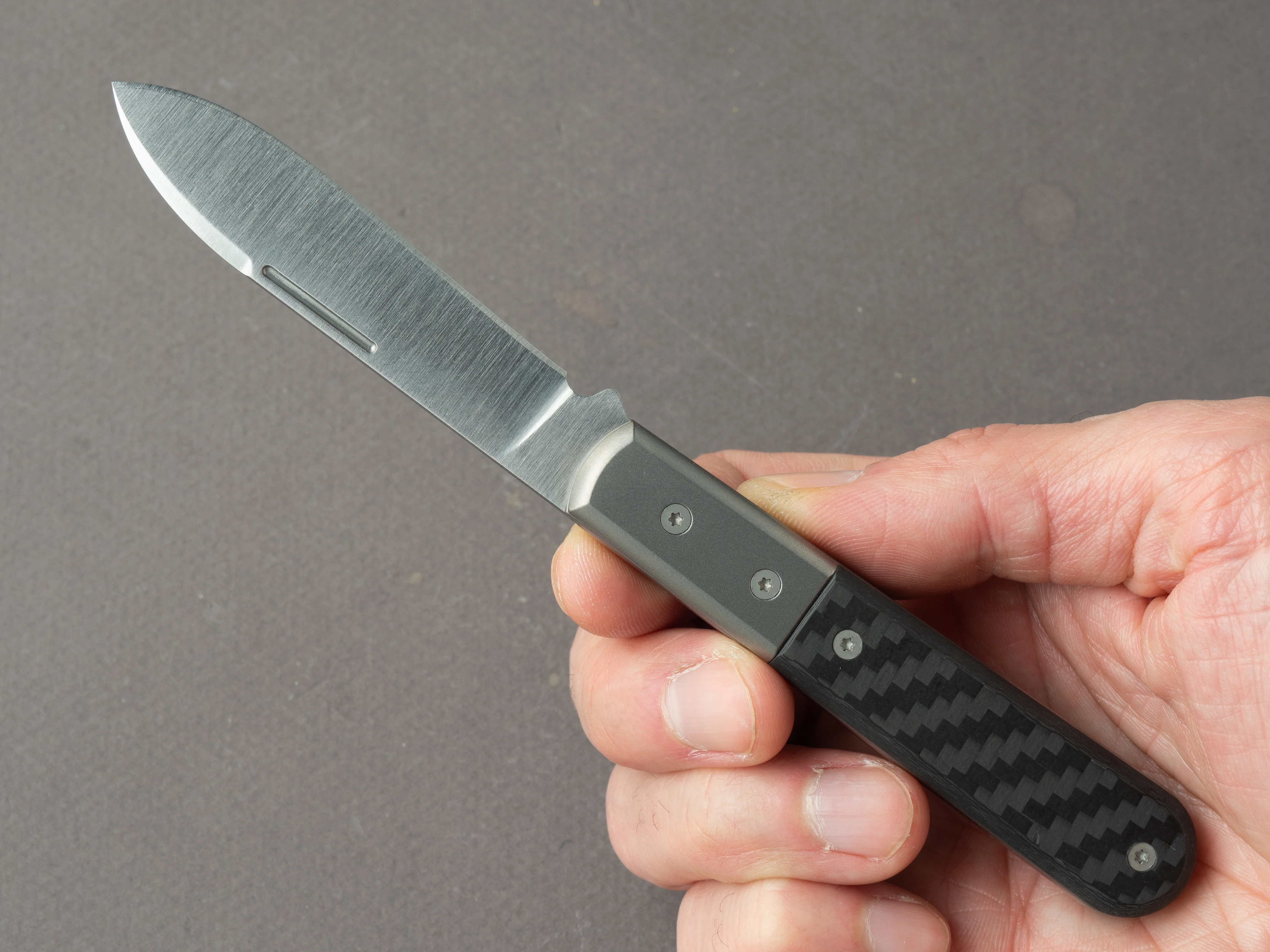 lionSTEEL - Folding Knife - Barlow - Roundhead - 65mm - M390 - Slip Joint - Carbon Fiber w/ Metal Bolster - Image 8