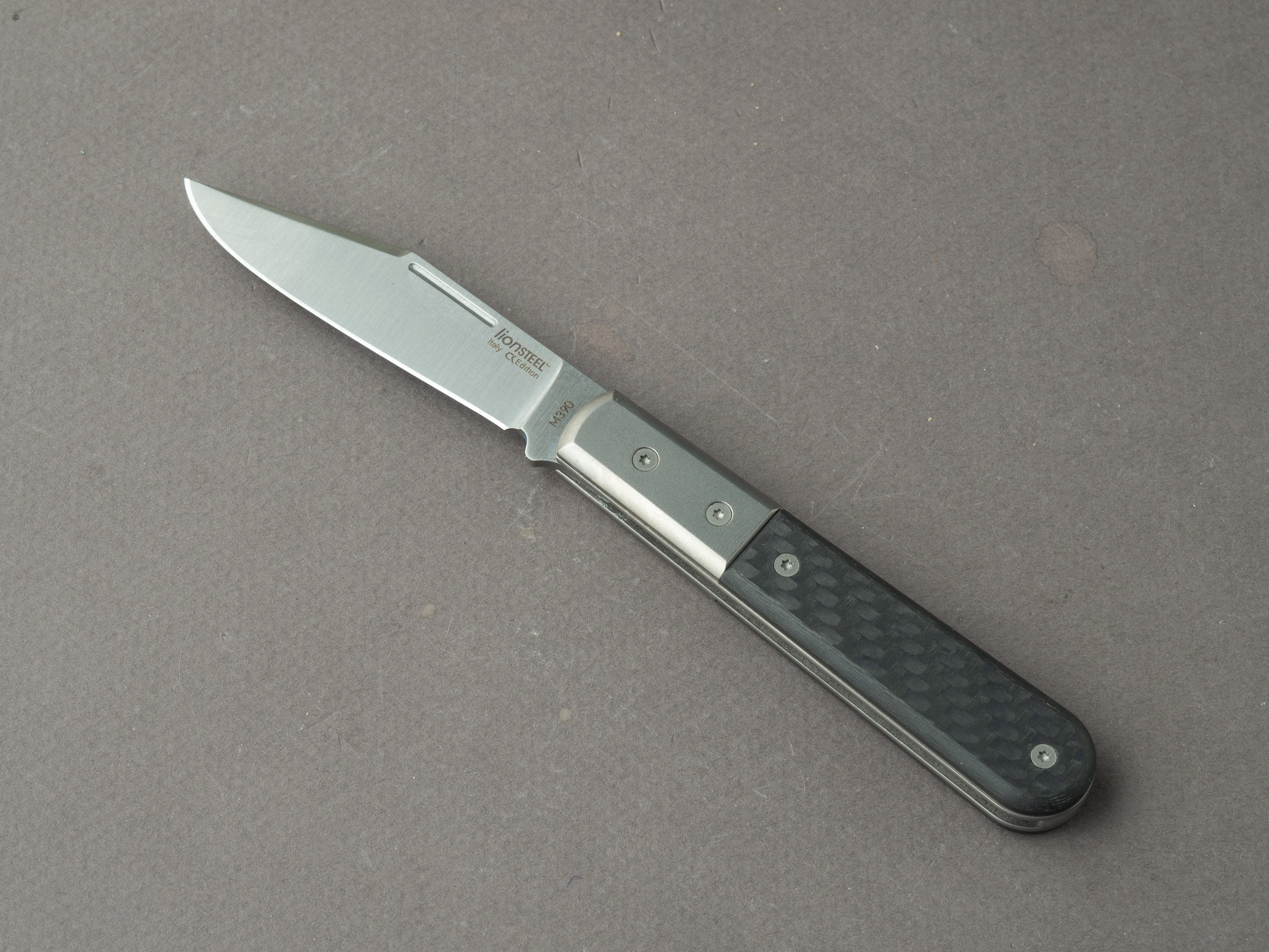 lionSTEEL - Folding Knife - Barlow - Shuffler - 65mm - M390 - Slip Joint - Carbon Fiber w/ Titanium Bolster - Image 2
