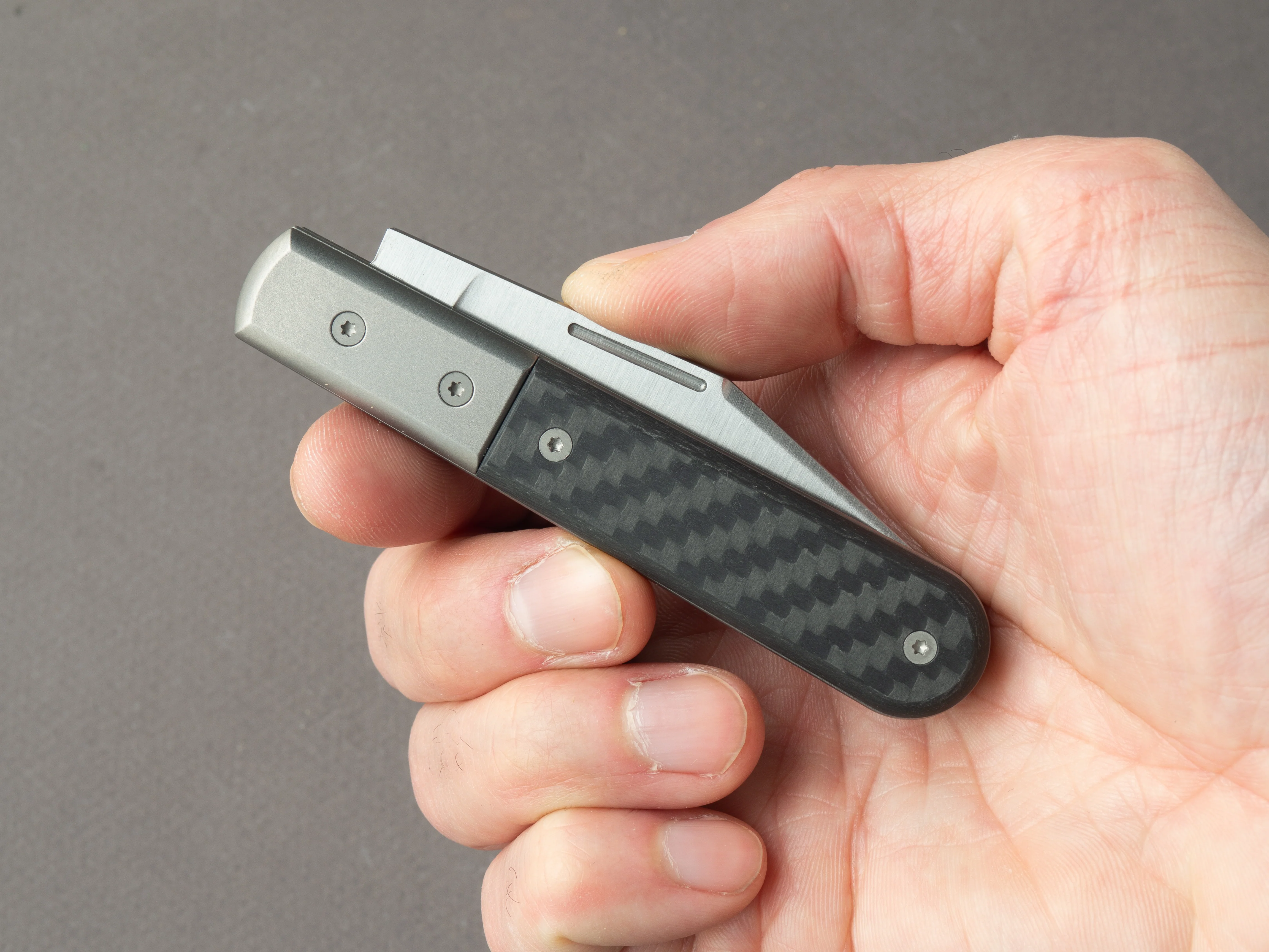 lionSTEEL - Folding Knife - Barlow - Shuffler - 65mm - M390 - Slip Joint - Carbon Fiber w/ Titanium Bolster - Image 6