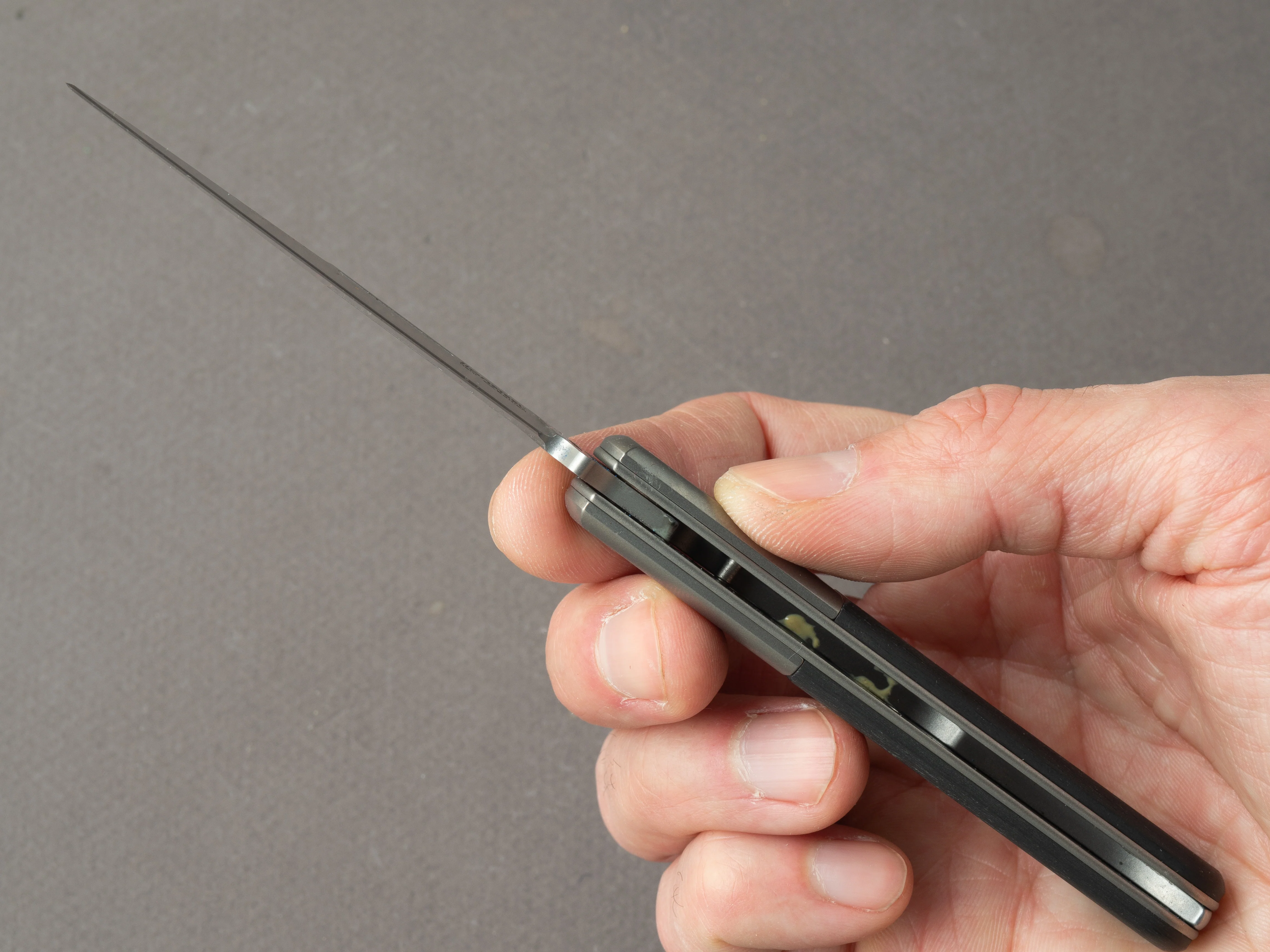 lionSTEEL - Folding Knife - Barlow - Shuffler - 65mm - M390 - Slip Joint - Carbon Fiber w/ Titanium Bolster - Image 9