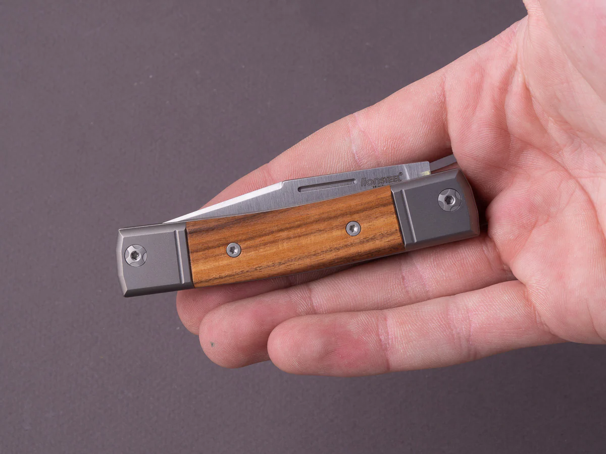 lionSTEEL - Folding Knife - bestMAN - Clip Point - 71mm - M390 - Slip Joint - Santos Mahogany - Image 8